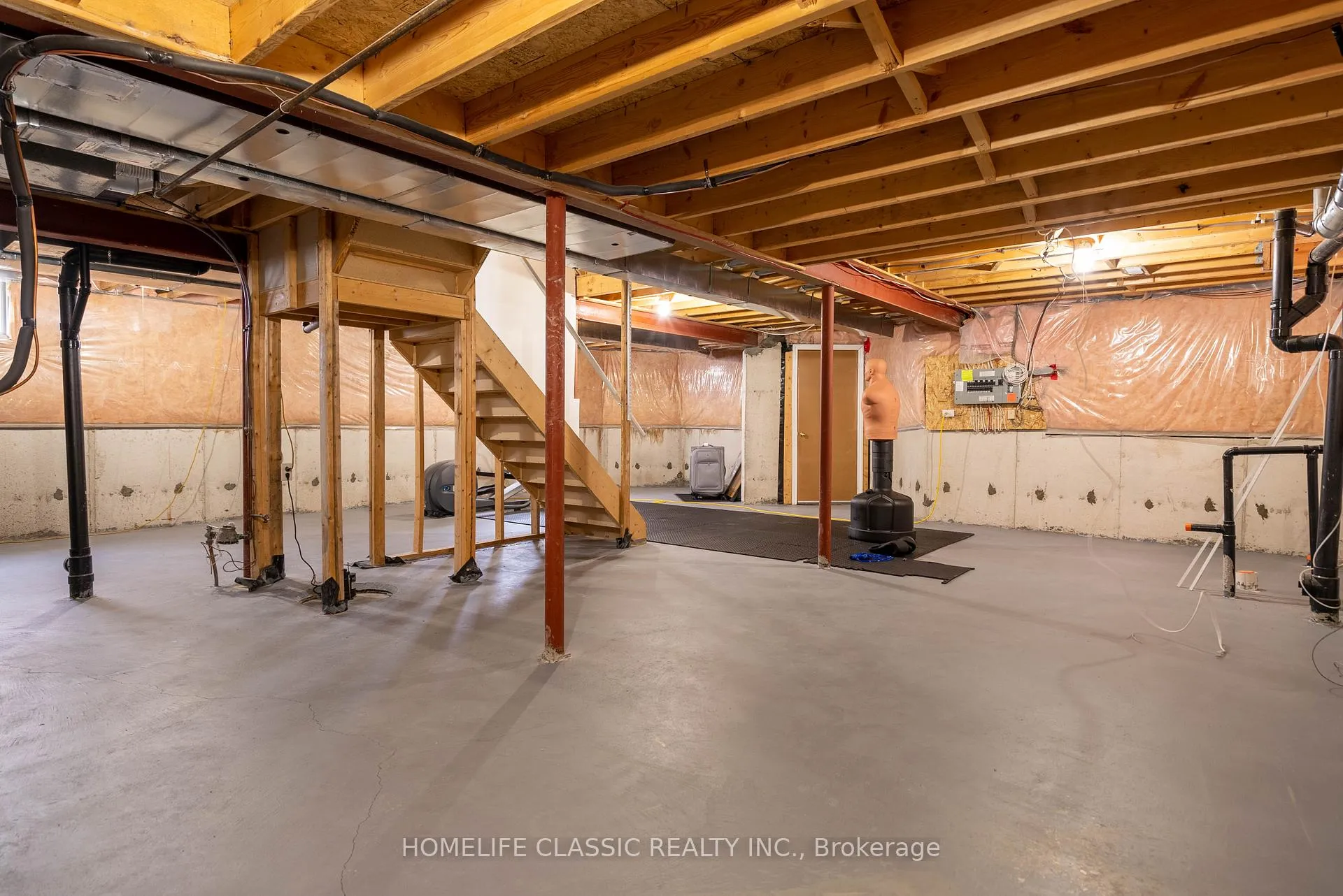 Photo 39 of 51 Hawkins Drive, Barrie, Ardagh — HOMEH