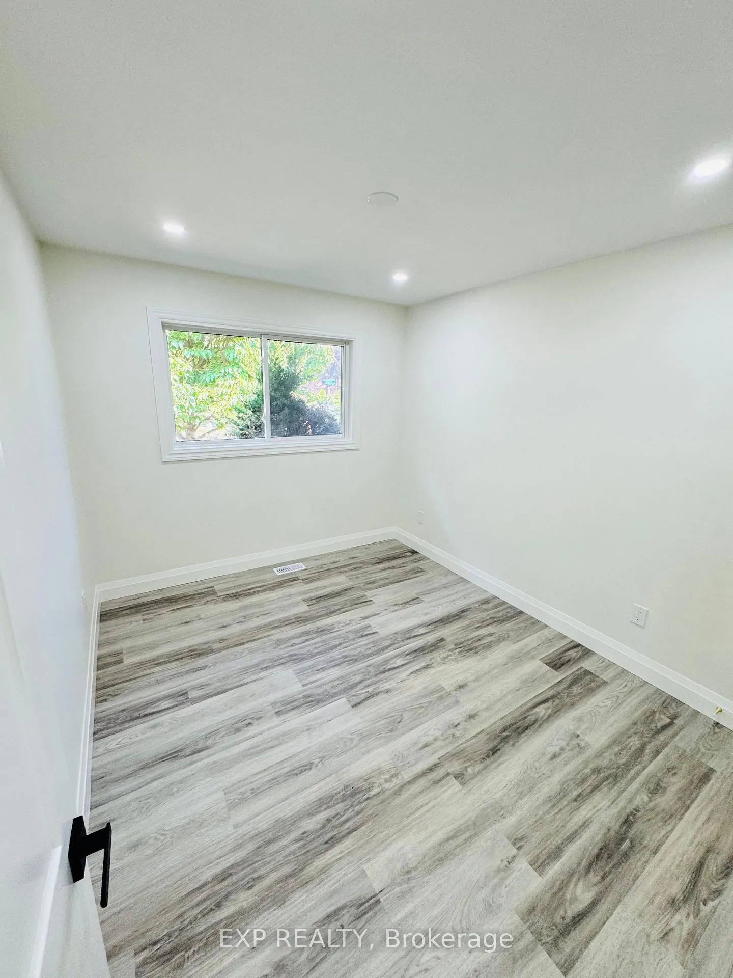 Photo 6 of 1 - 6 Craig Drive, Kitchener — HOMEH