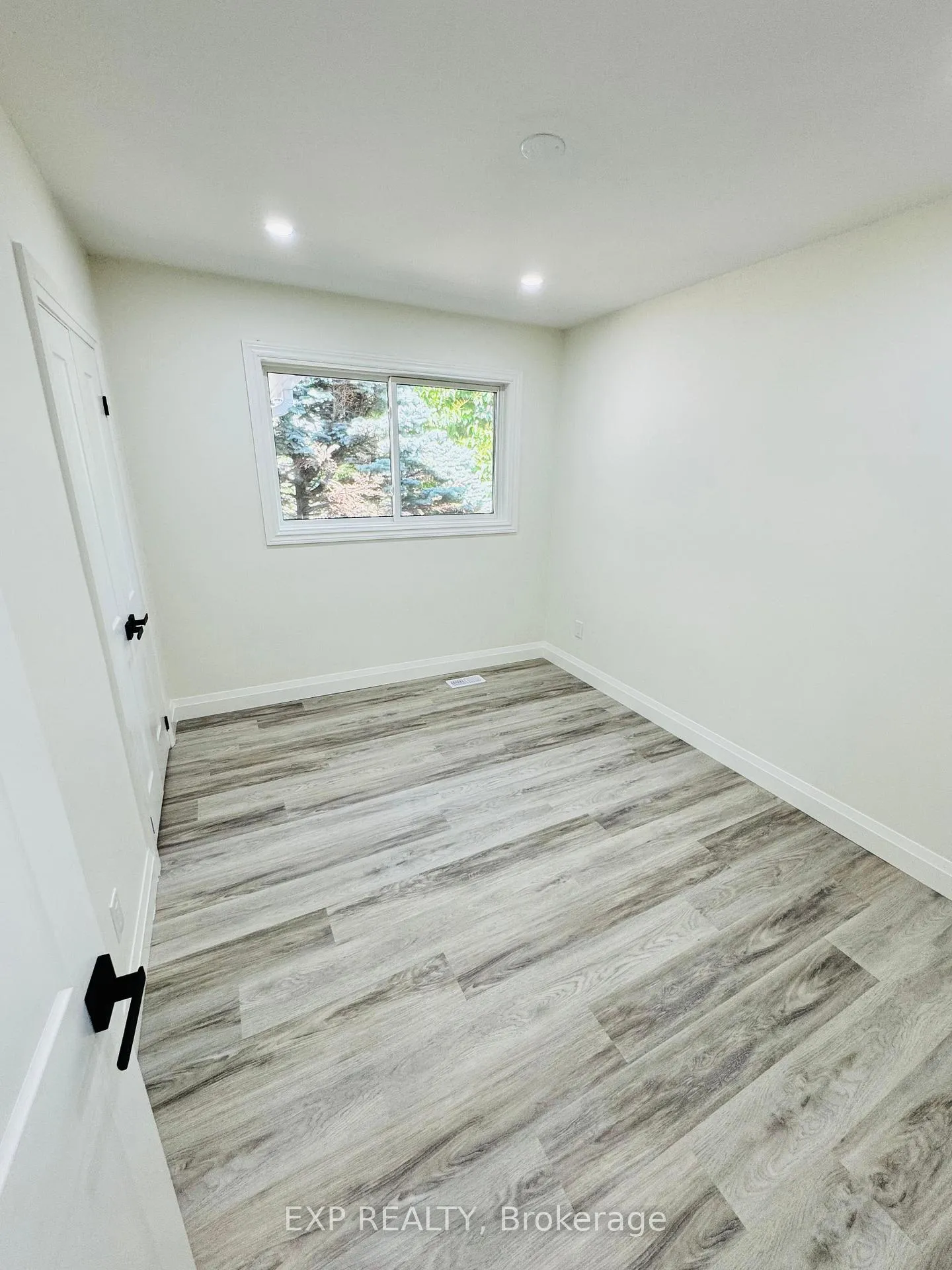 Photo 7 of 1 - 6 Craig Drive, Kitchener — HOMEH