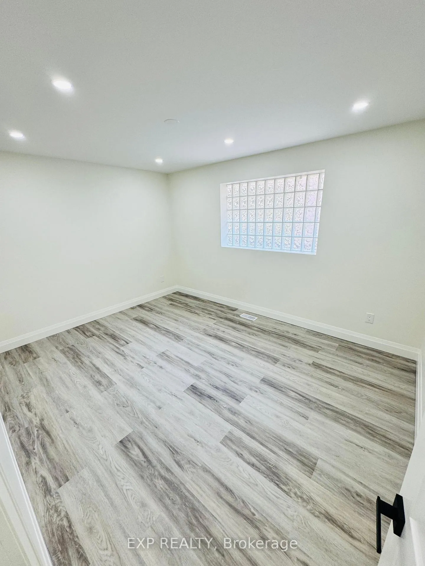 Photo 8 of 1 - 6 Craig Drive, Kitchener — HOMEH