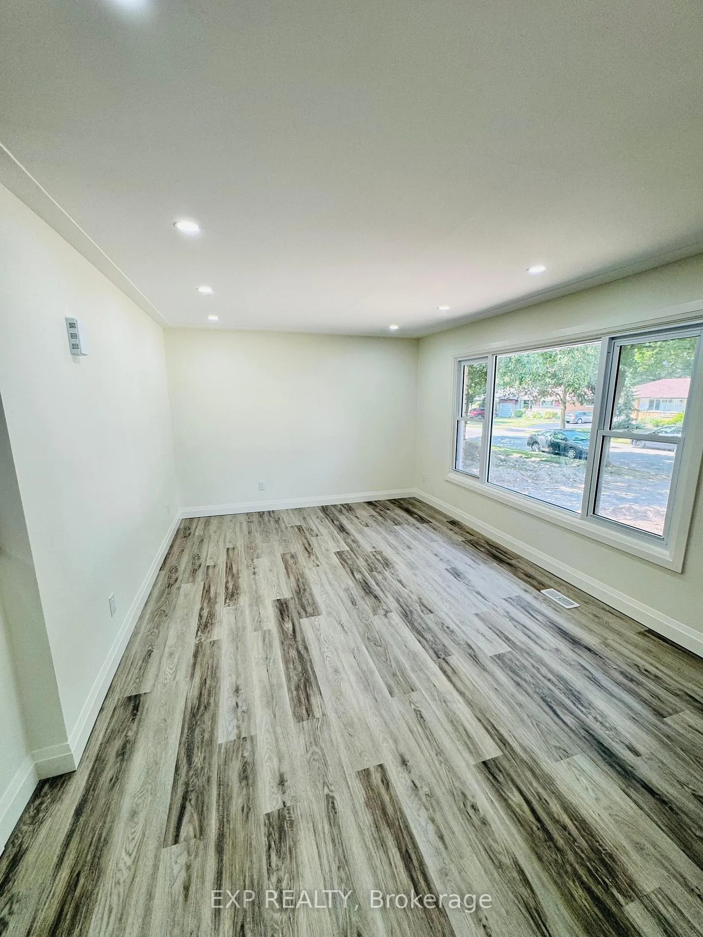 Photo 10 of 1 - 6 Craig Drive, Kitchener — HOMEH