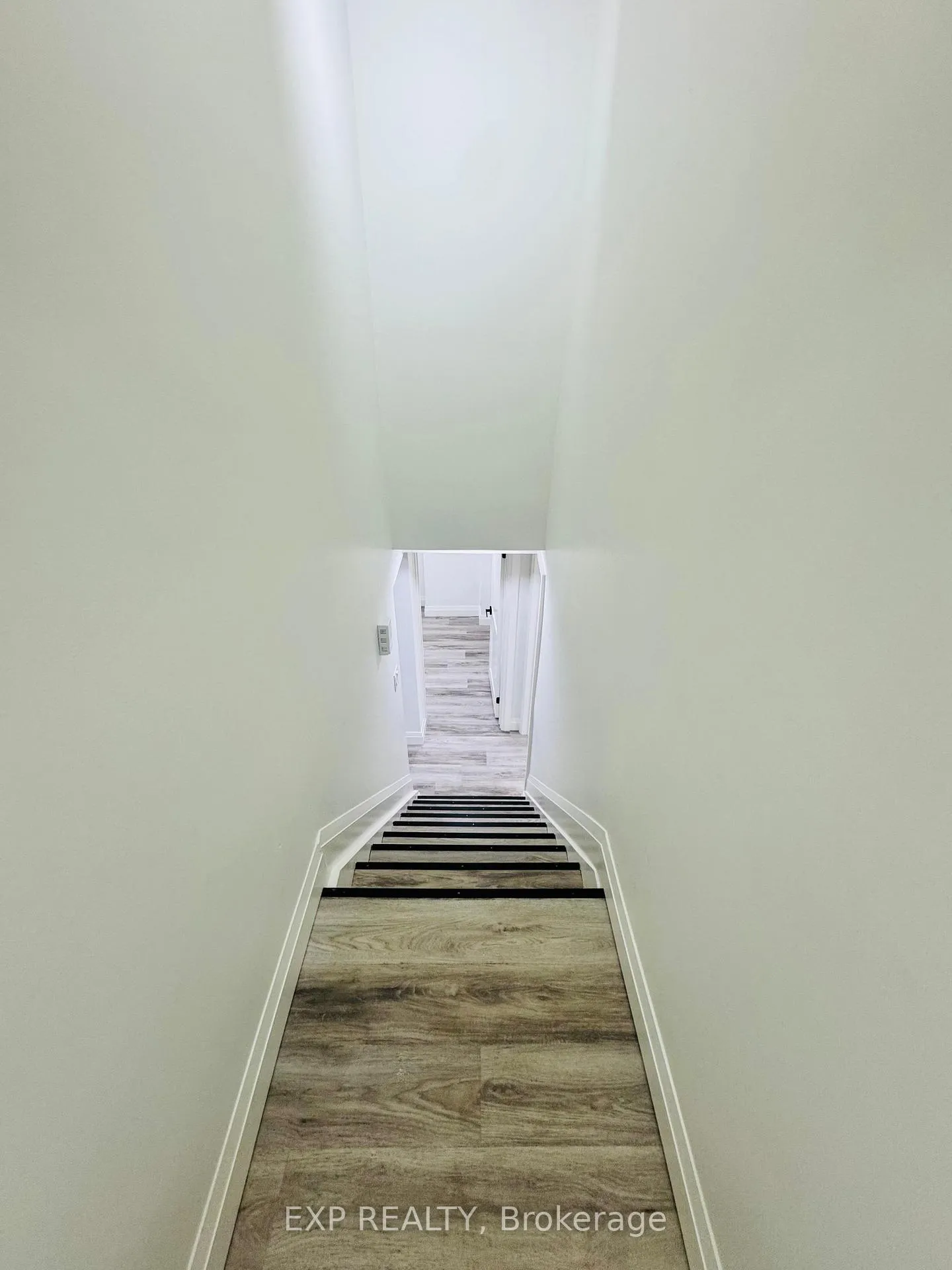 Photo 3 of 2 - 6 Craig Drive, Kitchener — HOMEH