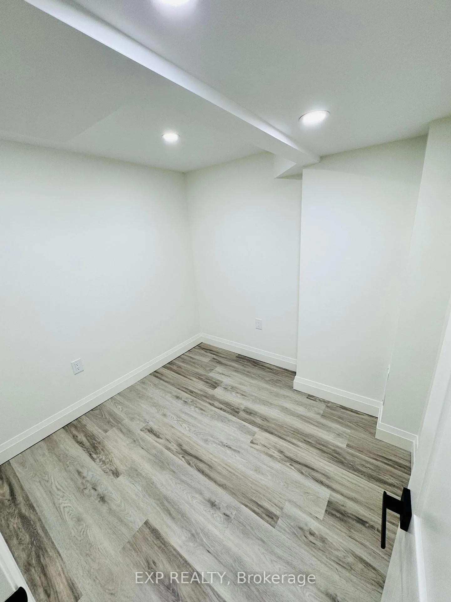 Photo 4 of 2 - 6 Craig Drive, Kitchener — HOMEH