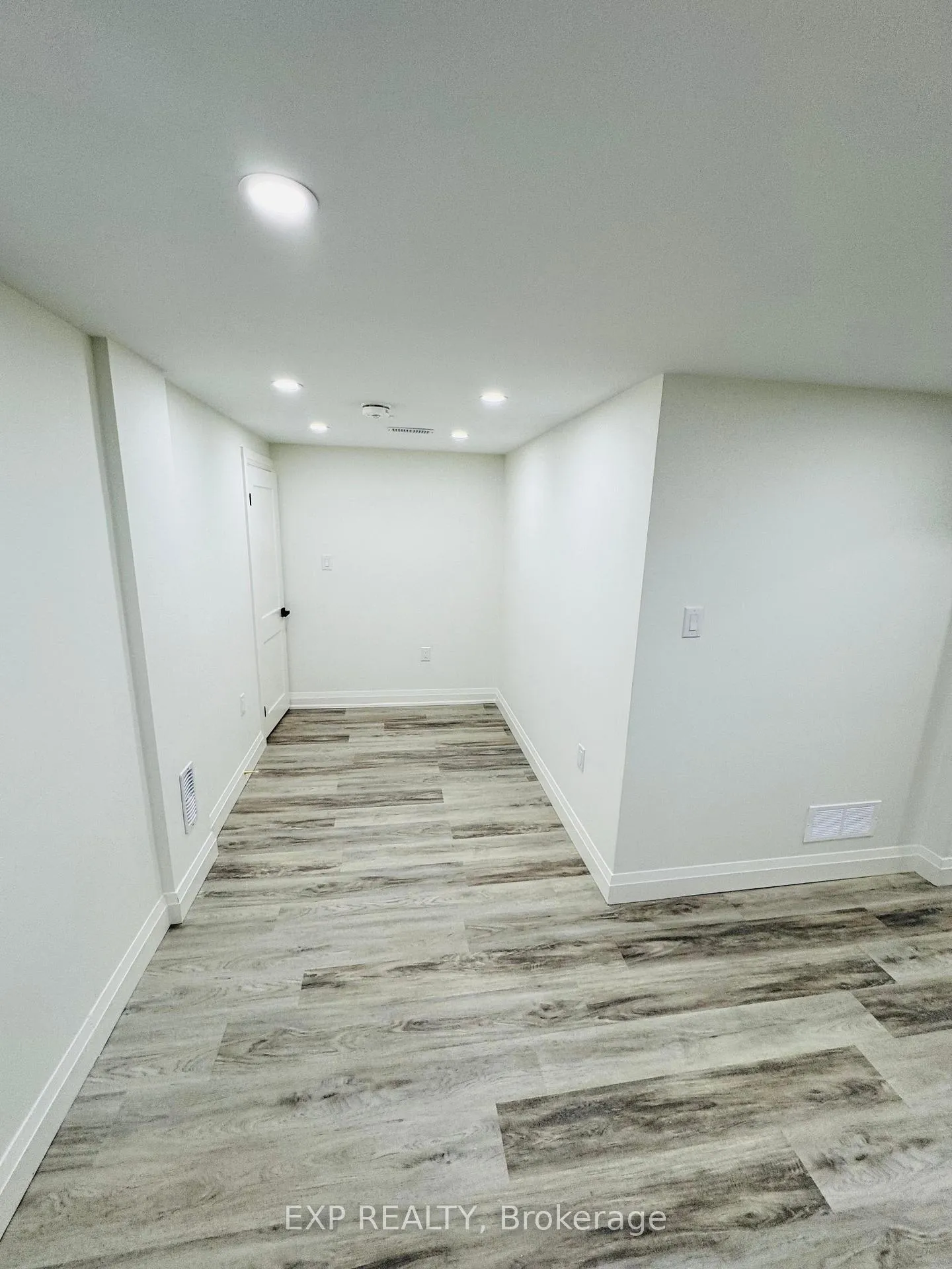 Photo 5 of 2 - 6 Craig Drive, Kitchener — HOMEH