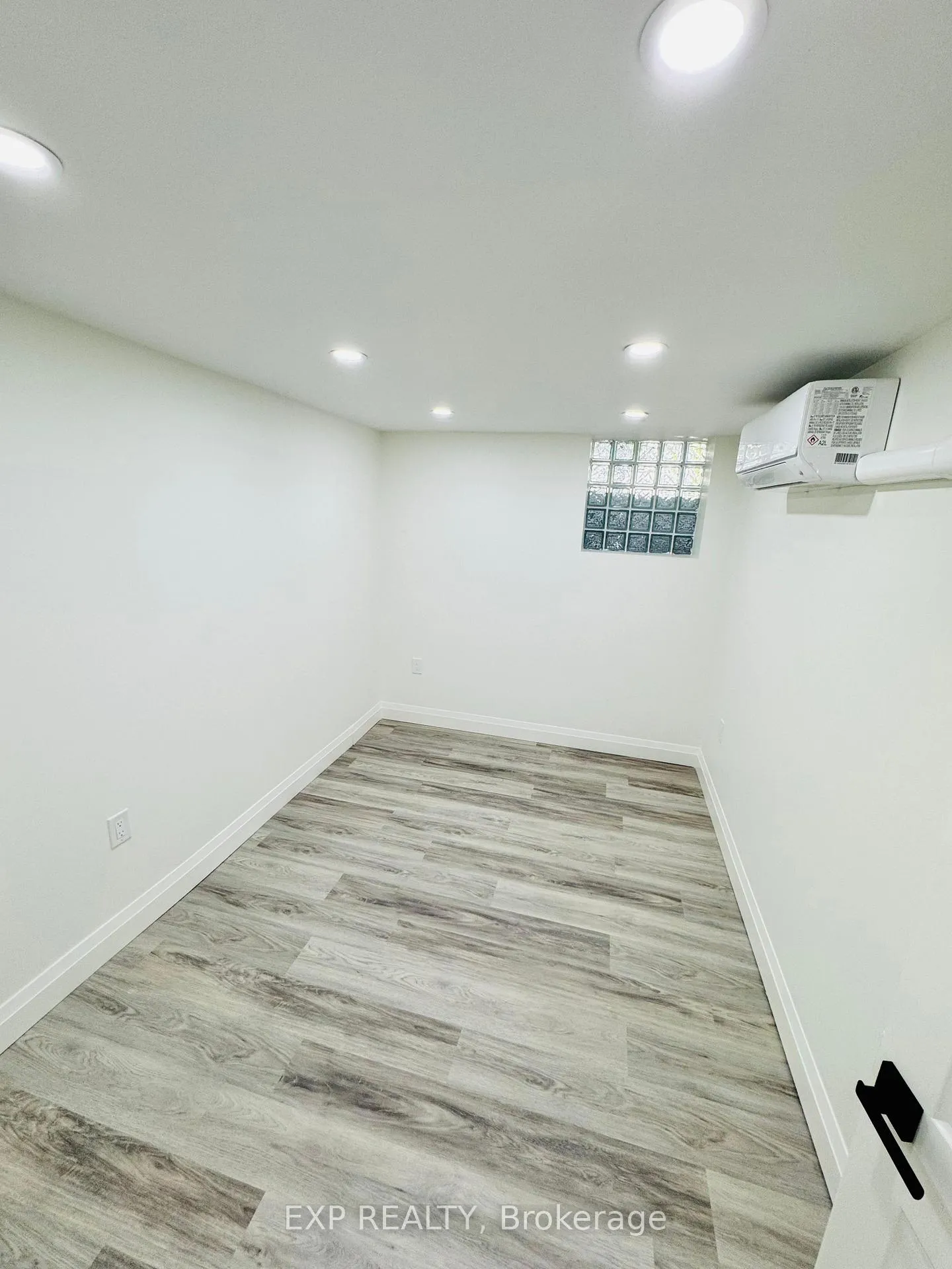 Photo 6 of 3- 6 Craig Drive, Kitchener — HOMEH