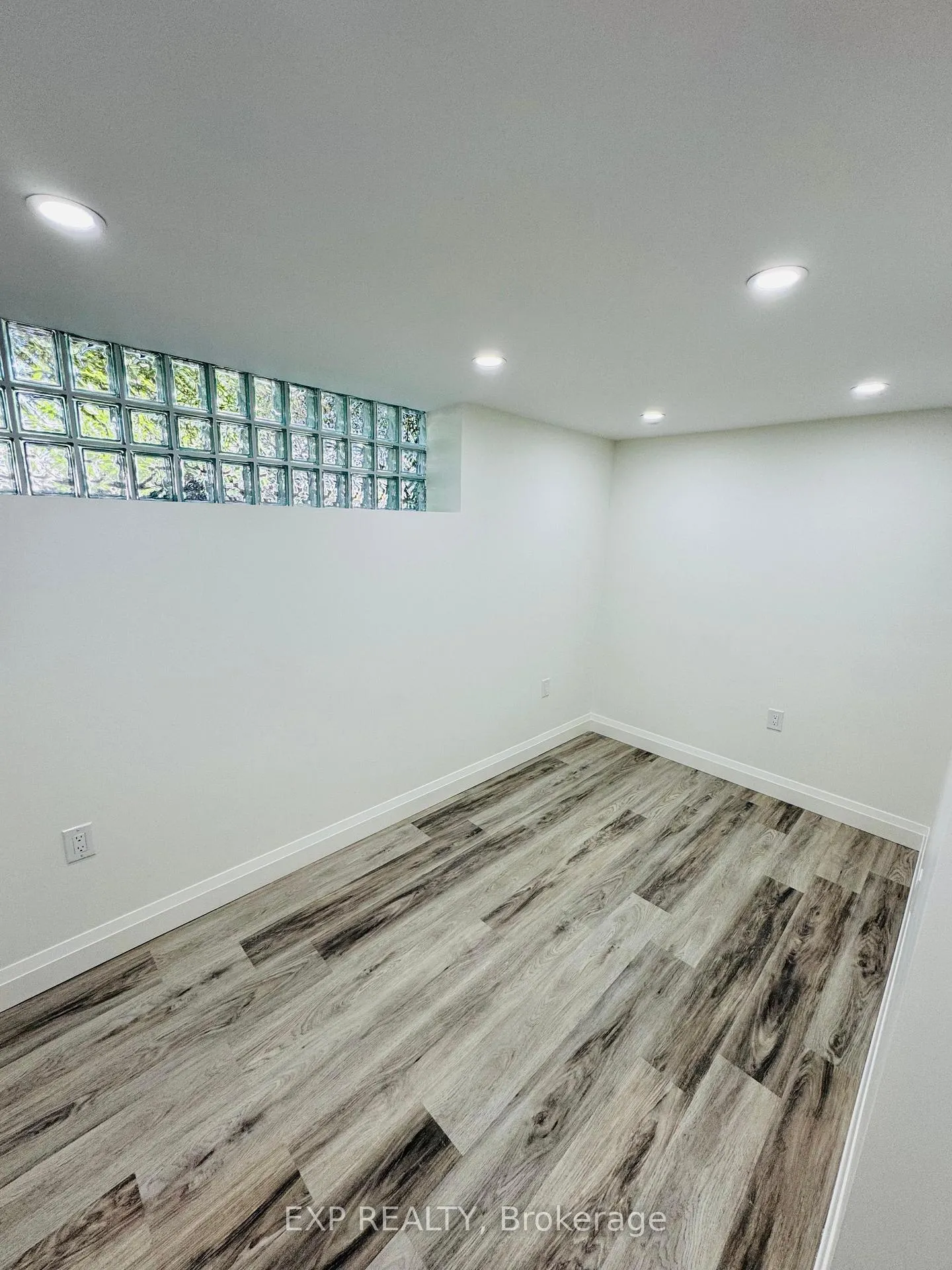 Photo 7 of 3- 6 Craig Drive, Kitchener — HOMEH