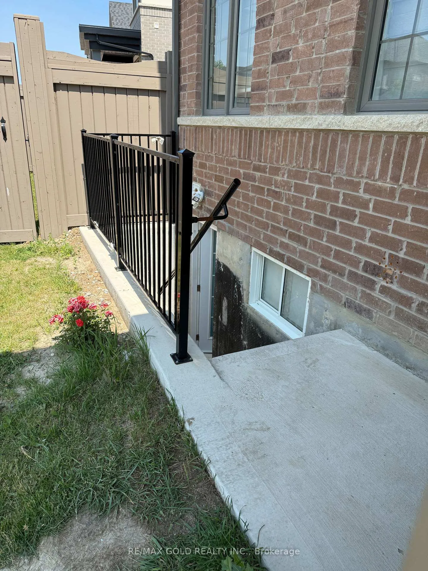 Photo 2 of 36 Tweedhill Avenue N, Caledon, Rural Caledon — HOMEH