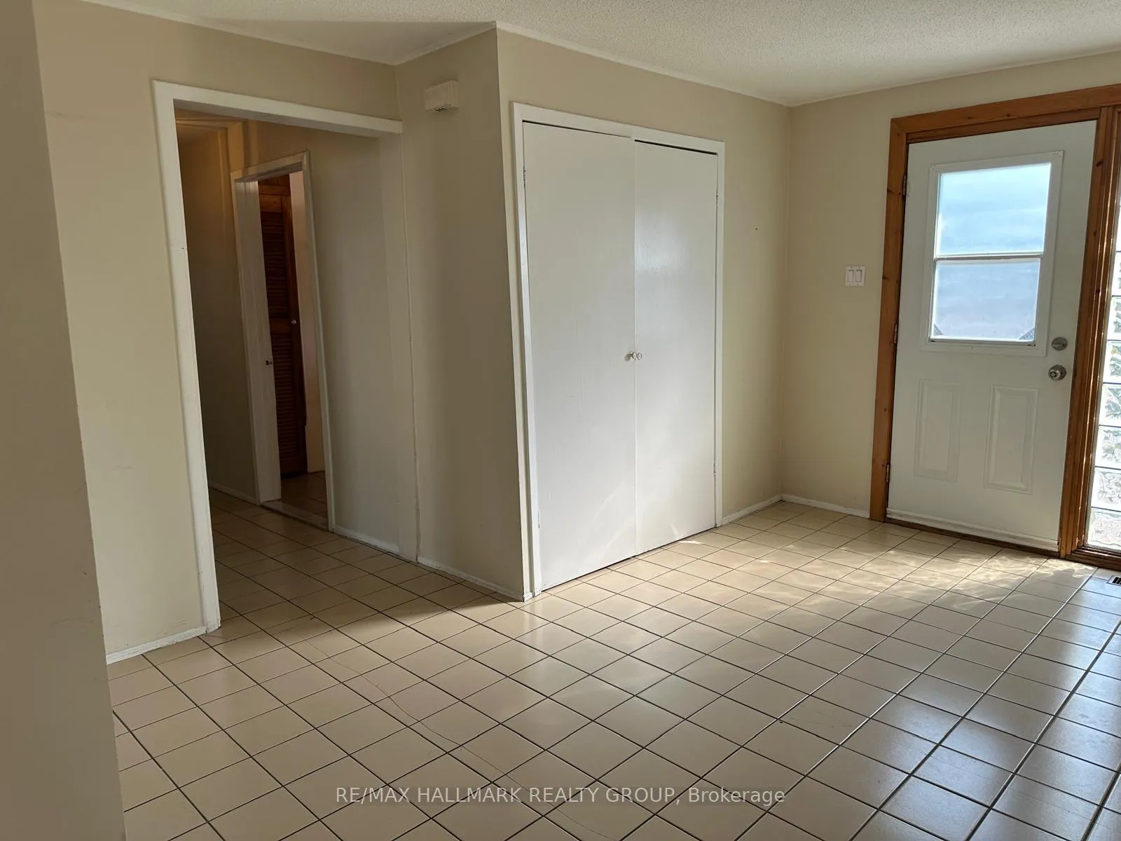 Photo 3 of 2440 Leitrim Road, Ottawa, Emerald Woods/Sawmill Creek — HOMEH
