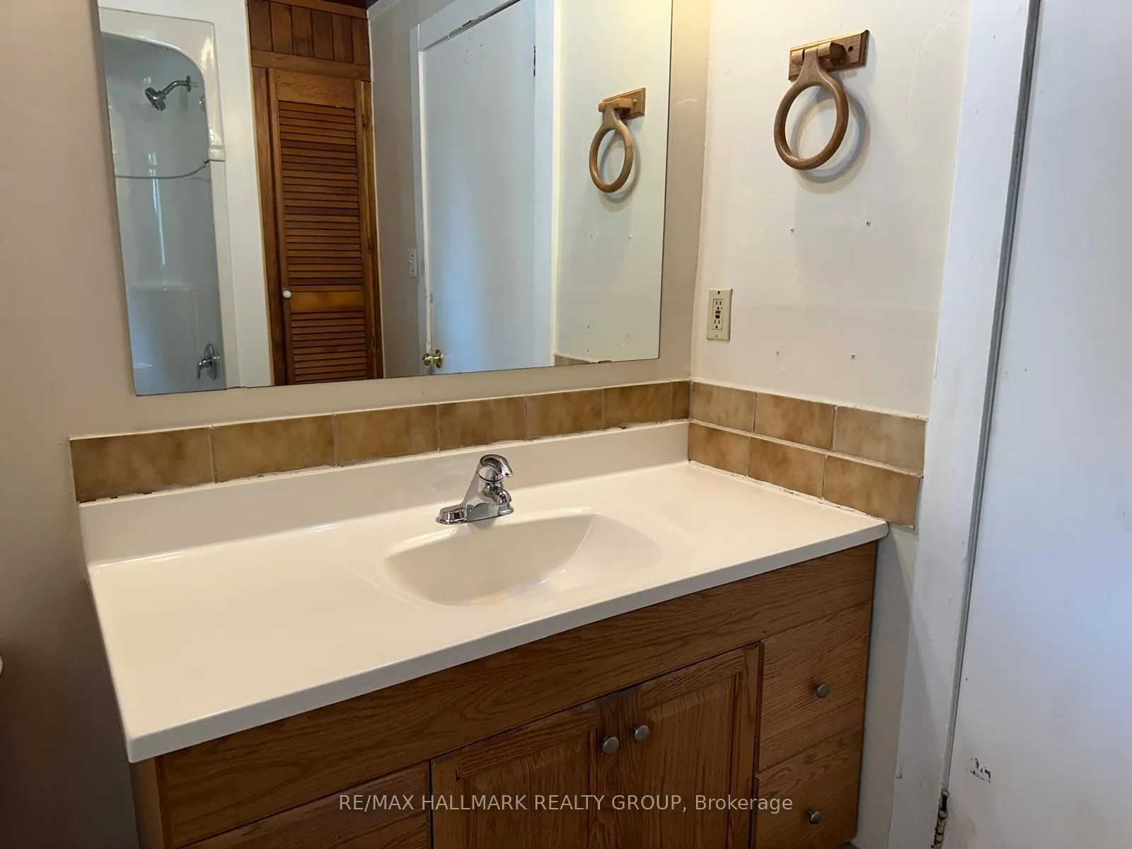 Photo 11 of 2440 Leitrim Road, Ottawa, Emerald Woods/Sawmill Creek — HOMEH