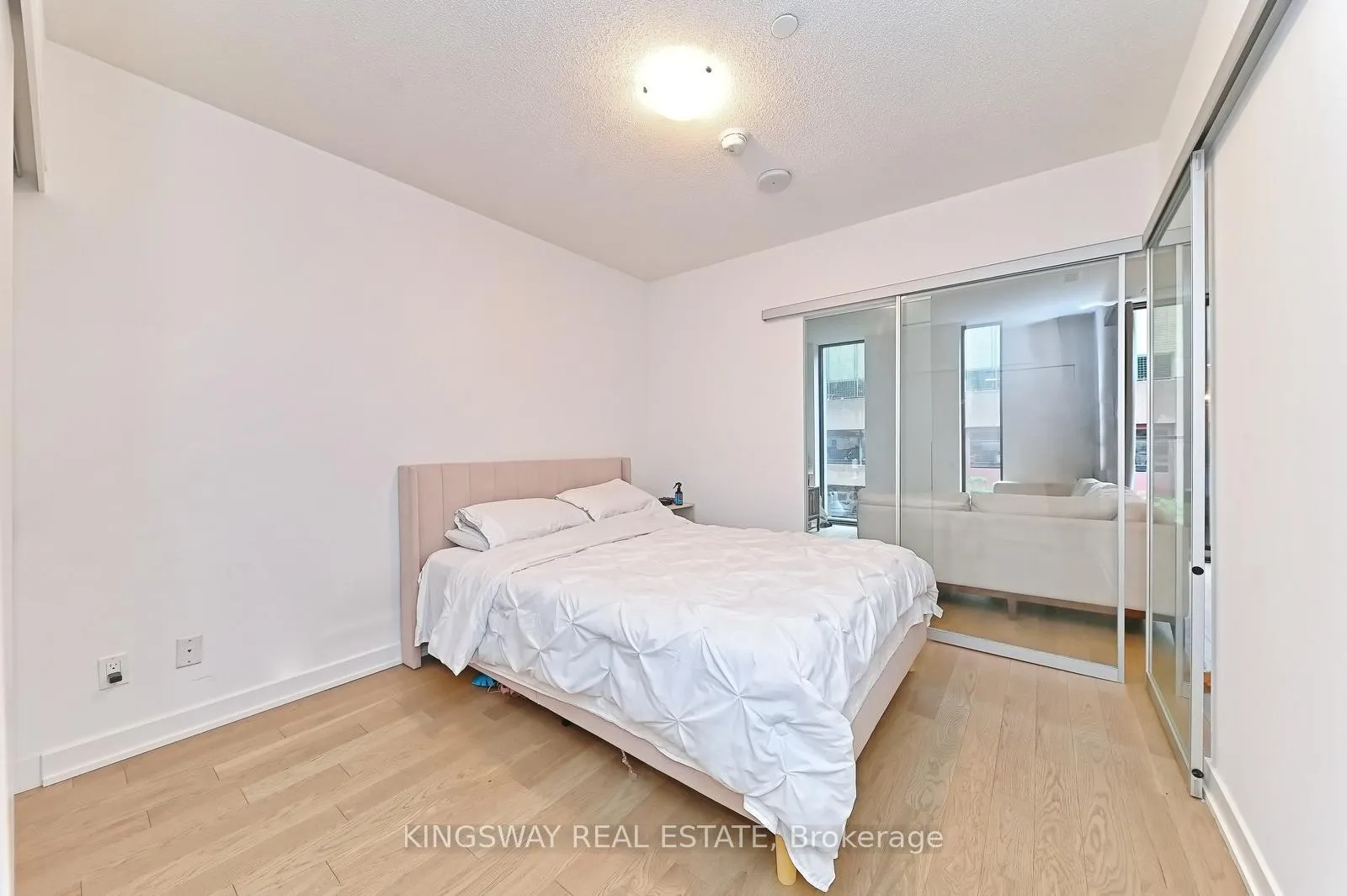 Photo 6 of Unit 221, 25 Richmond Street E, Toronto, Church-Yonge Corridor — HOMEH