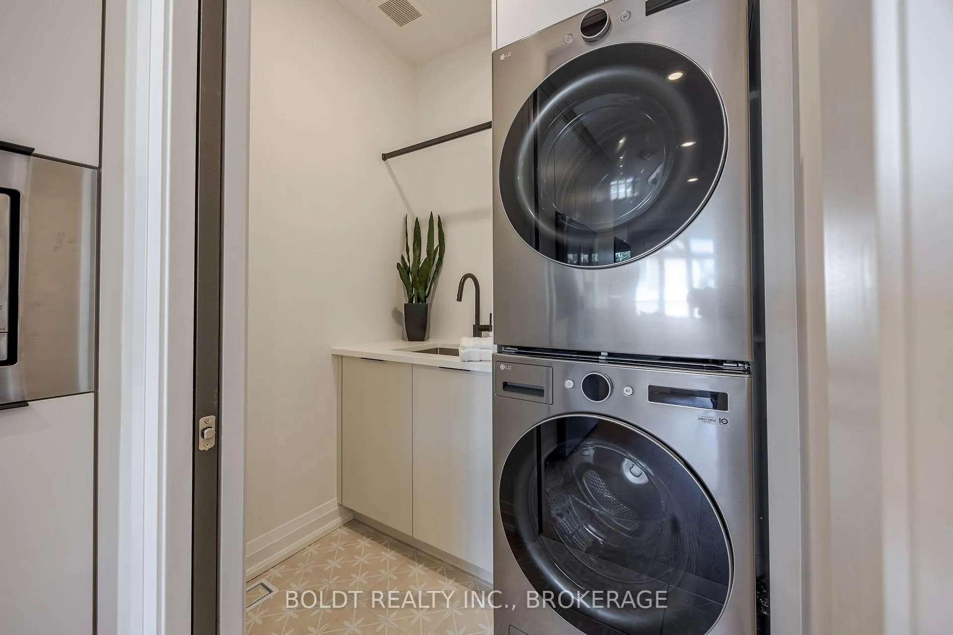 Photo 9 of Unit 11, 205 St. David's Road, Thorold, Confederation Heights — HOMEH