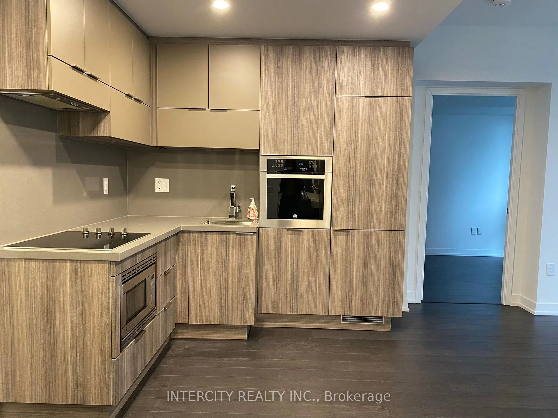 Front of Unit 1407, 39 Roehampton Avenue