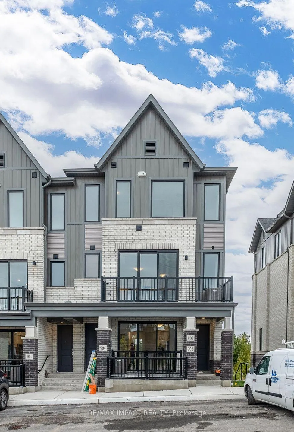 Front of Unit 902, 160 Densmore Road