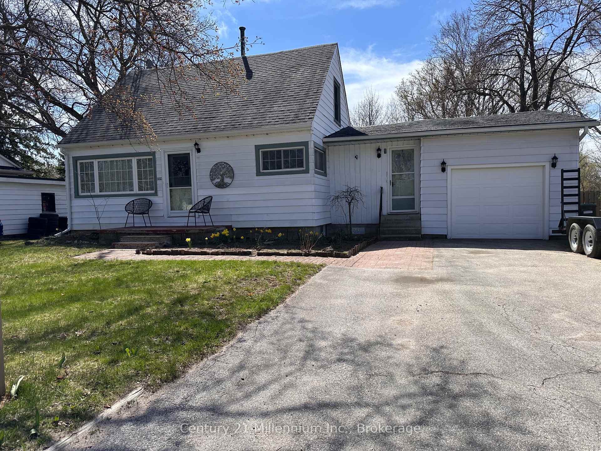 Photo 1 of 209 Kirkwood Drive, Clearview, Stayner — HOMEH