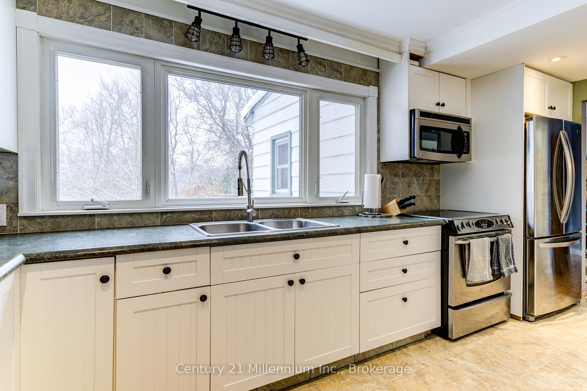 Photo 2 of 209 Kirkwood Drive, Clearview, Stayner — HOMEH