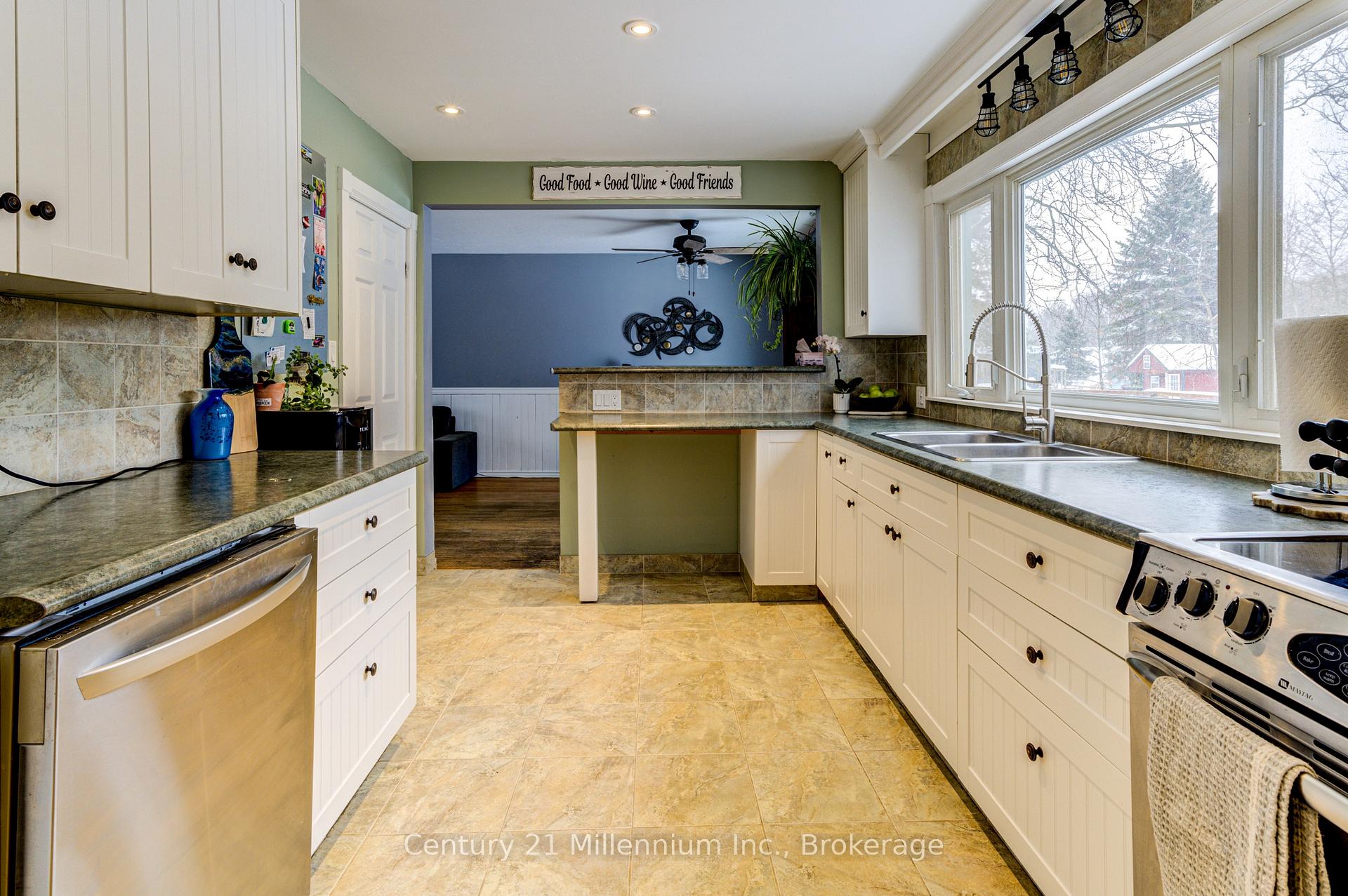Photo 3 of 209 Kirkwood Drive, Clearview, Stayner — HOMEH