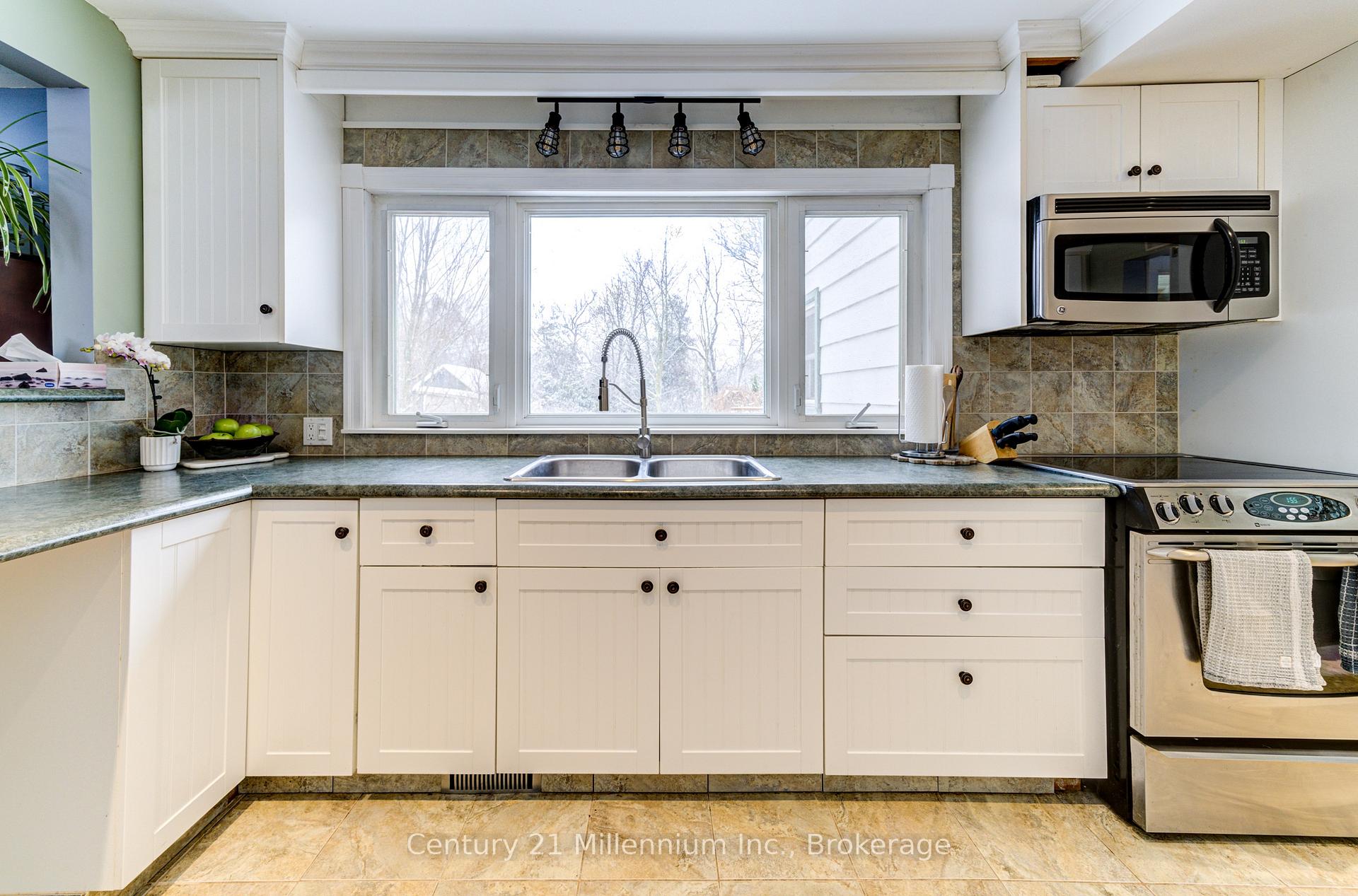 Photo 4 of 209 Kirkwood Drive, Clearview, Stayner — HOMEH