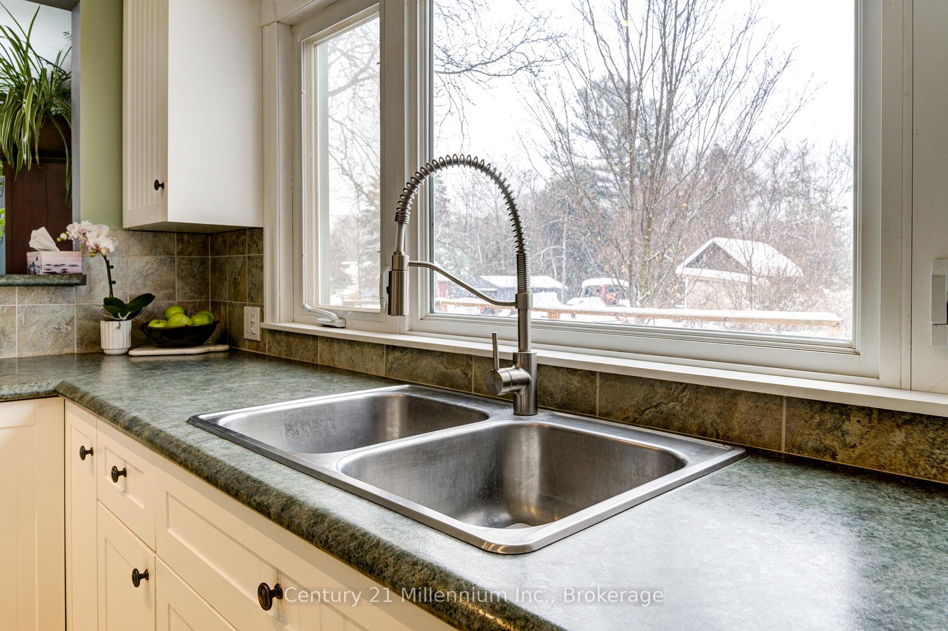Photo 5 of 209 Kirkwood Drive, Clearview, Stayner — HOMEH
