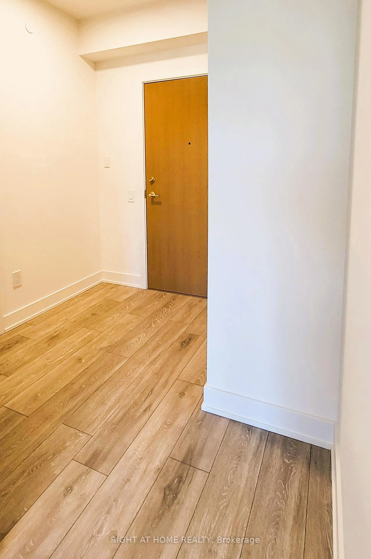 Photo 4 of Unit 403, 1285 Queen Street E, Toronto, Greenwood-Coxwell — HOMEH