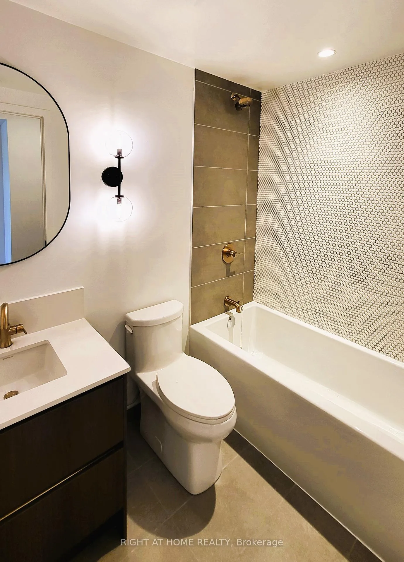 Photo 6 of Unit 403, 1285 Queen Street E, Toronto, Greenwood-Coxwell — HOMEH