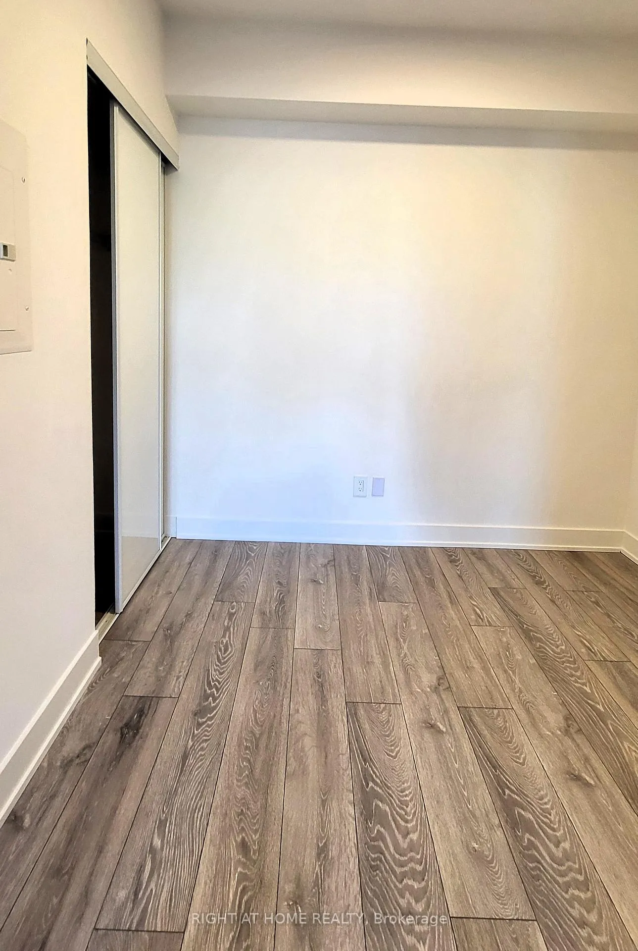 Photo 8 of Unit 403, 1285 Queen Street E, Toronto, Greenwood-Coxwell — HOMEH