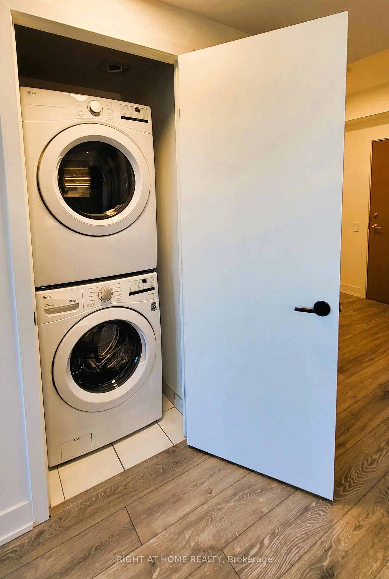 Photo 17 of Unit 403, 1285 Queen Street E, Toronto, Greenwood-Coxwell — HOMEH