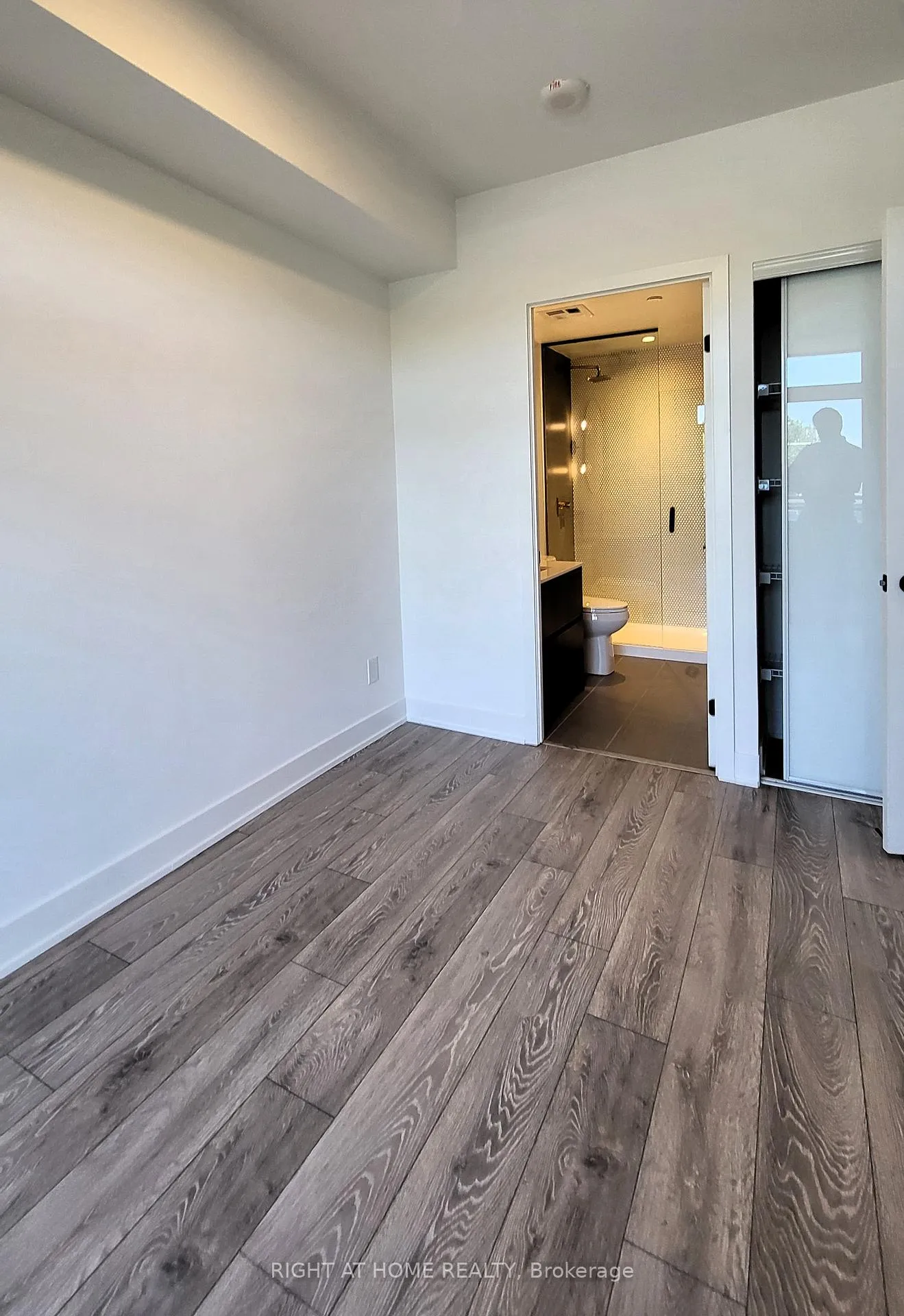 Photo 19 of Unit 403, 1285 Queen Street E, Toronto, Greenwood-Coxwell — HOMEH