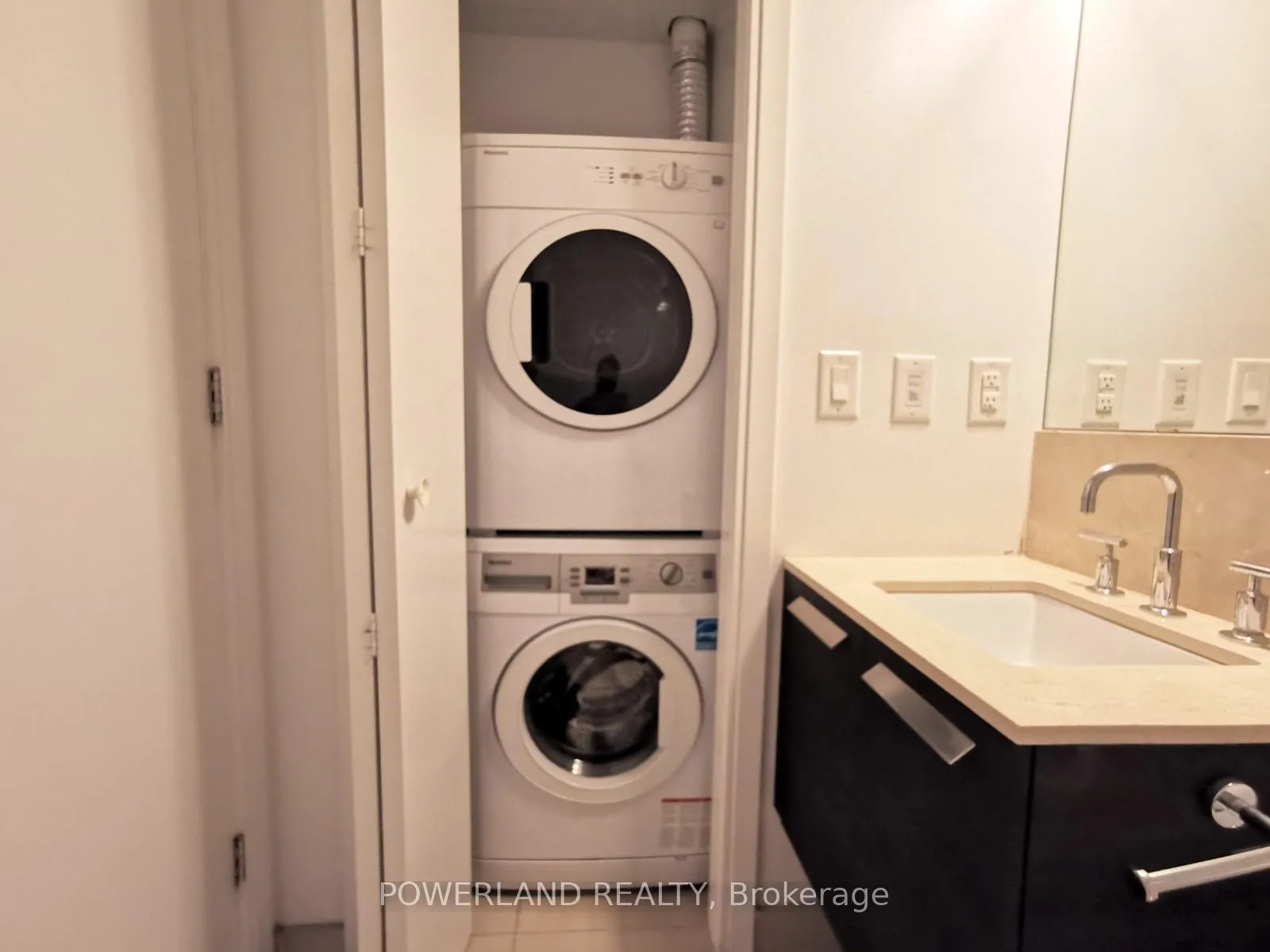 Photo 9 of Unit 2306, 42 Charles Street E, Toronto, Church-Yonge Corridor — HOMEH
