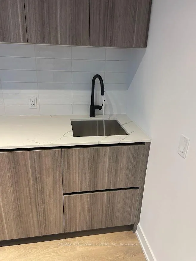 Photo 11 of Unit 1807, 127 Broadway Avenue, Toronto, Yonge-Eglinton — HOMEH