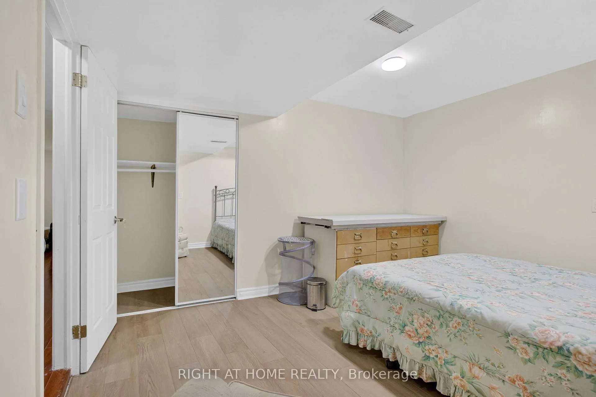 Photo 2 of 212 Holbeach Crescent, Waterloo — HOMEH