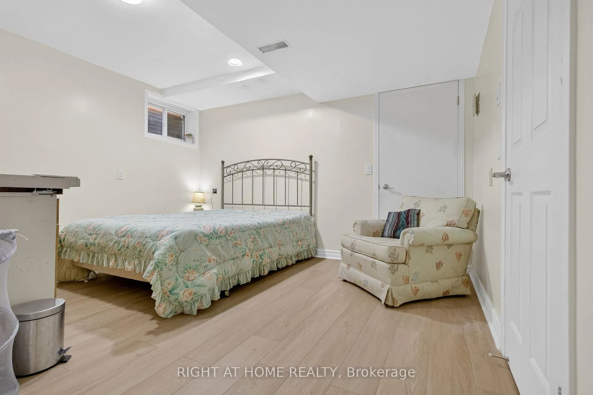 Photo 3 of 212 Holbeach Crescent, Waterloo — HOMEH