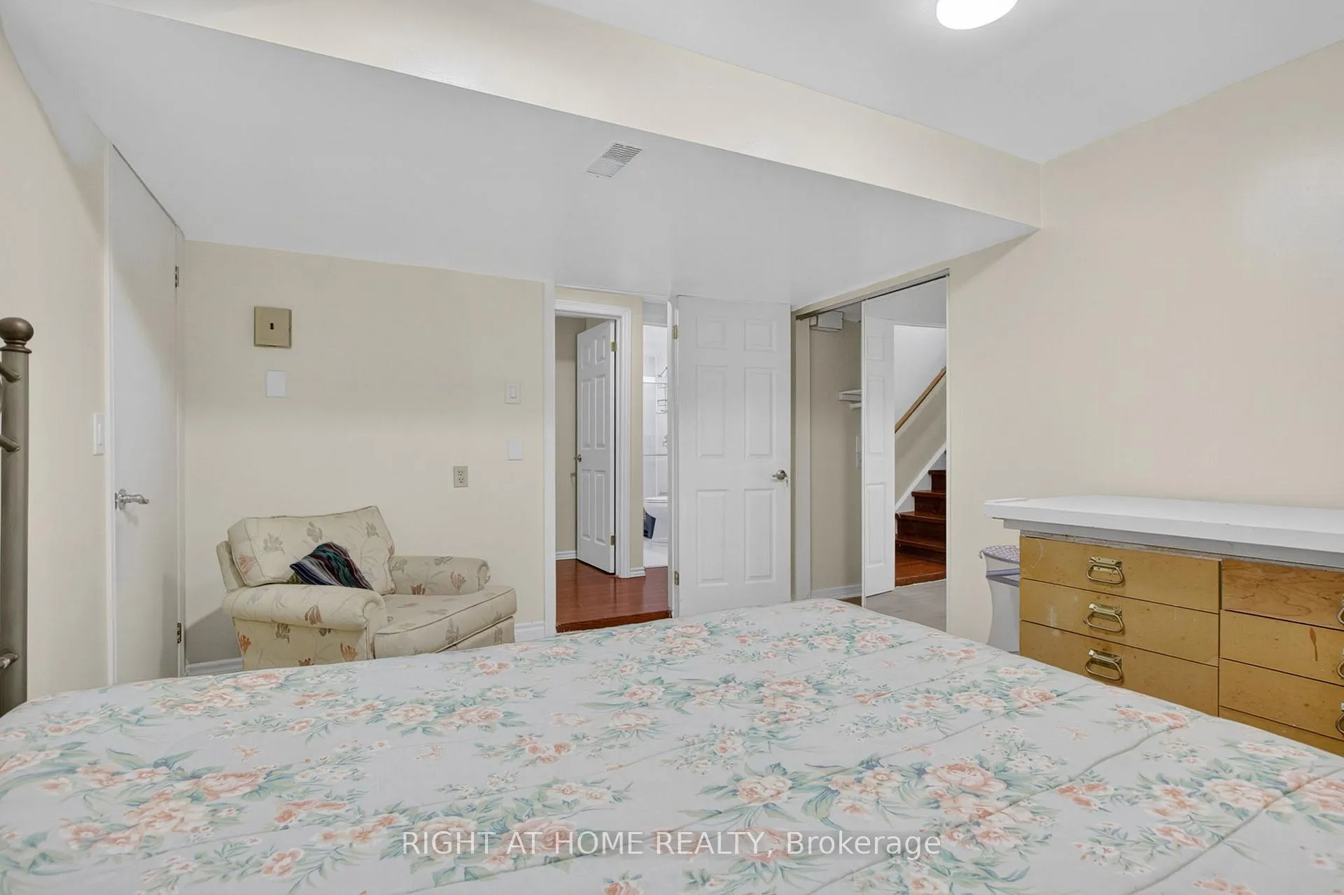 Photo 4 of 212 Holbeach Crescent, Waterloo — HOMEH
