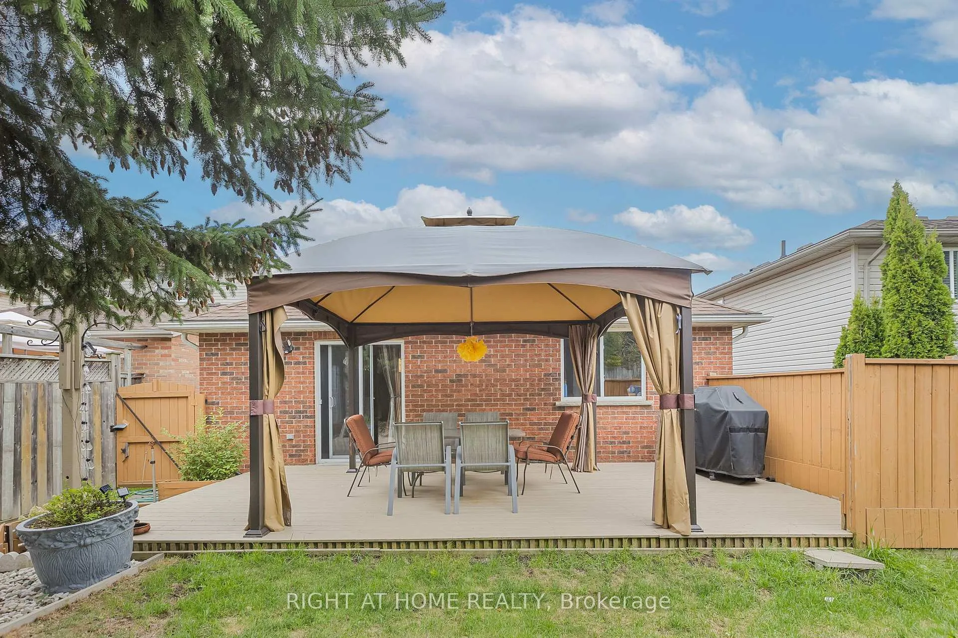 Photo 11 of 212 Holbeach Crescent, Waterloo — HOMEH