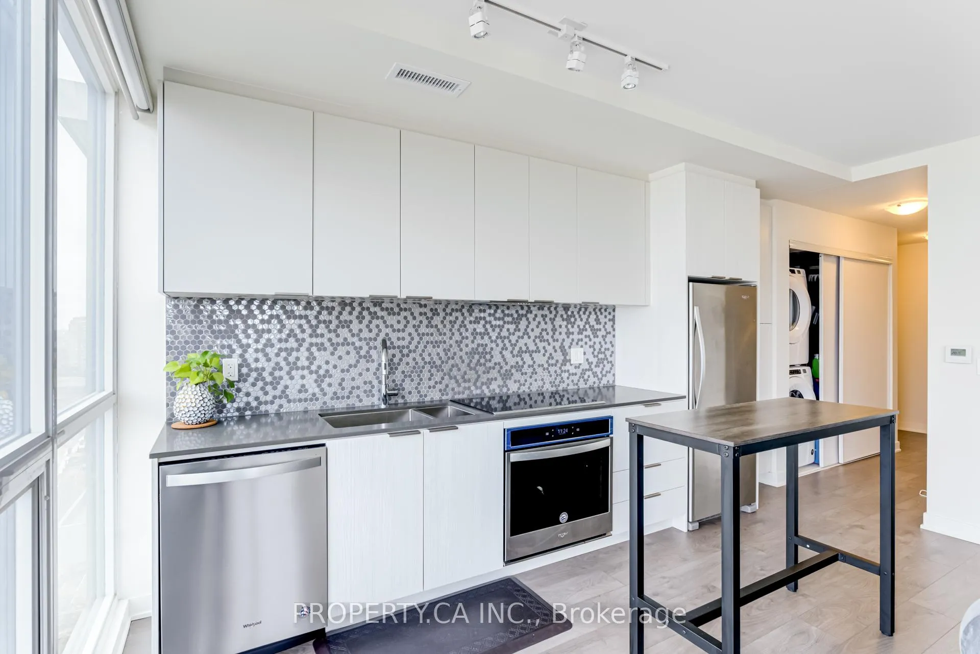 Photo 3 of Unit 2202, 2 Sonic Way, Toronto, Flemingdon Park — HOMEH