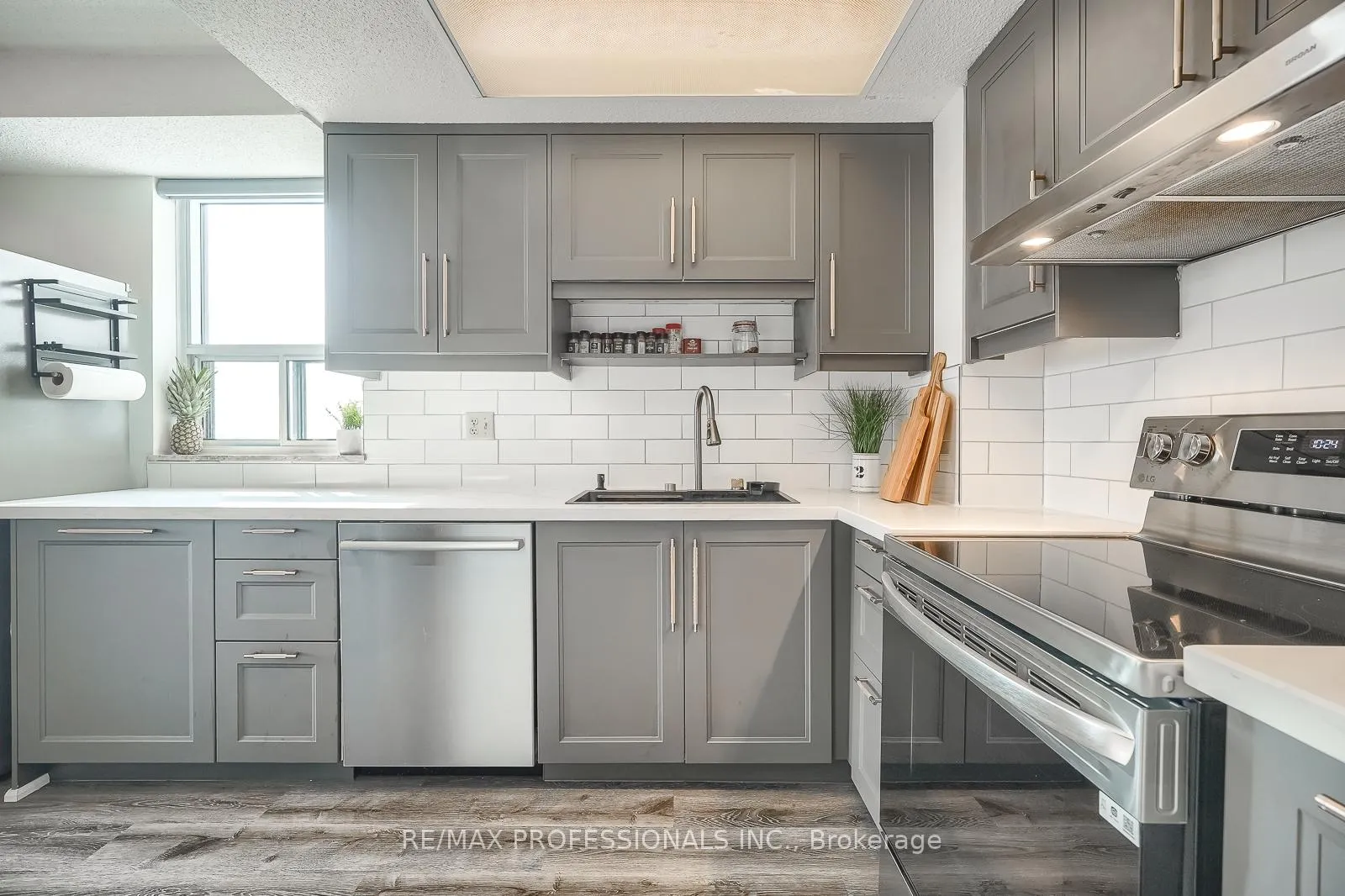Front of Unit 1205, 3000 Bathurst Street