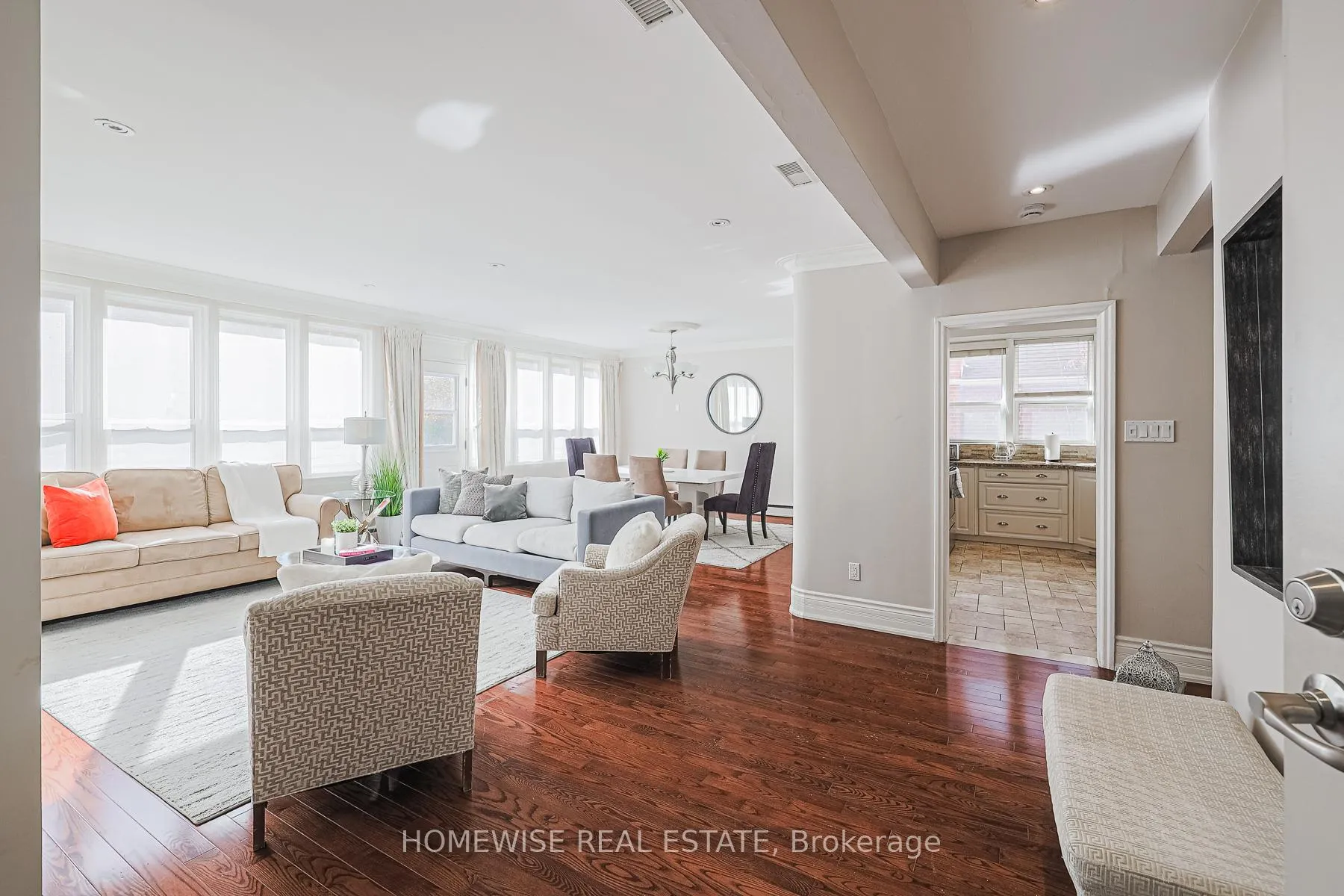 Photo 3 of Unit 4, 8 Ridge Hill Drive, Toronto, Forest Hill North — HOMEH