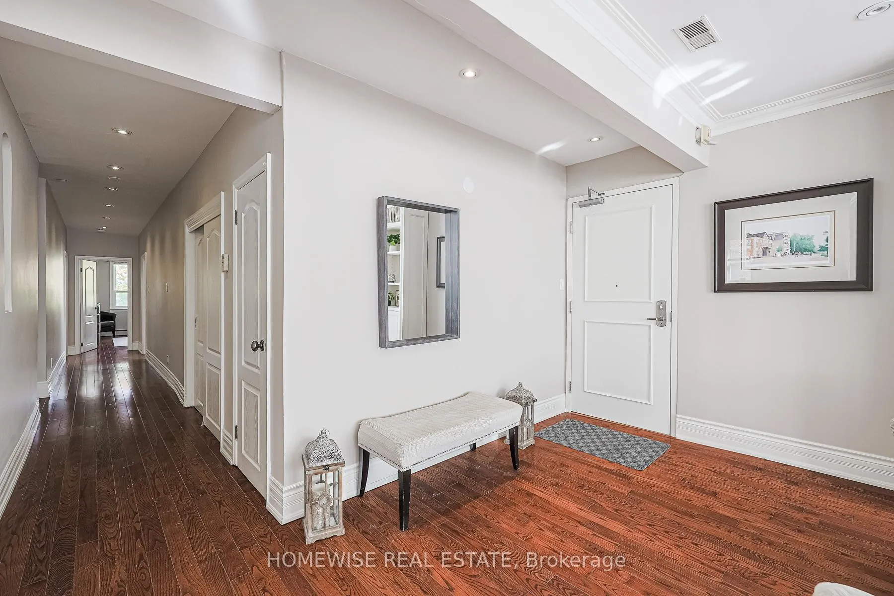 Photo 5 of Unit 4, 8 Ridge Hill Drive, Toronto, Forest Hill North — HOMEH