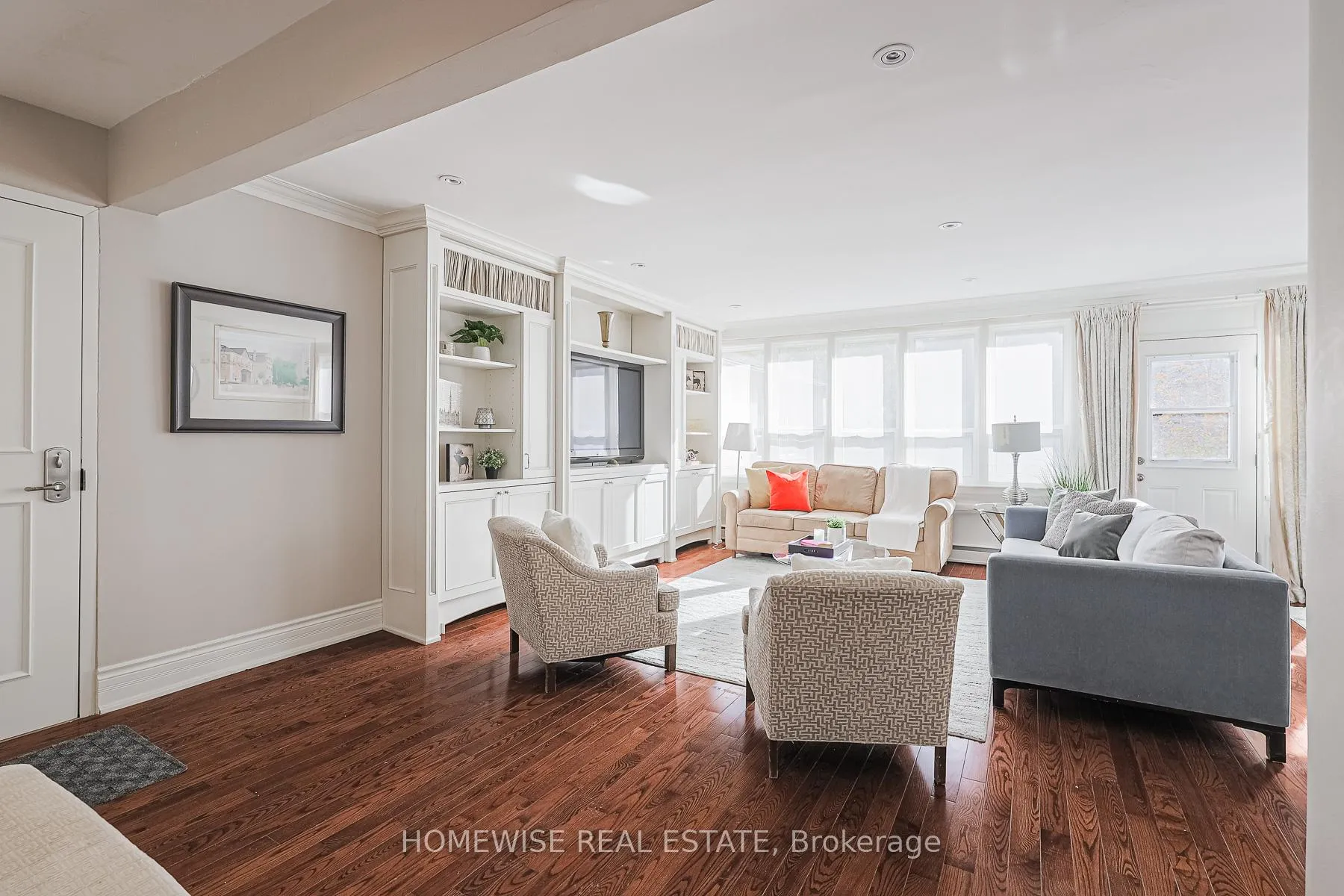 Photo 6 of Unit 4, 8 Ridge Hill Drive, Toronto, Forest Hill North — HOMEH