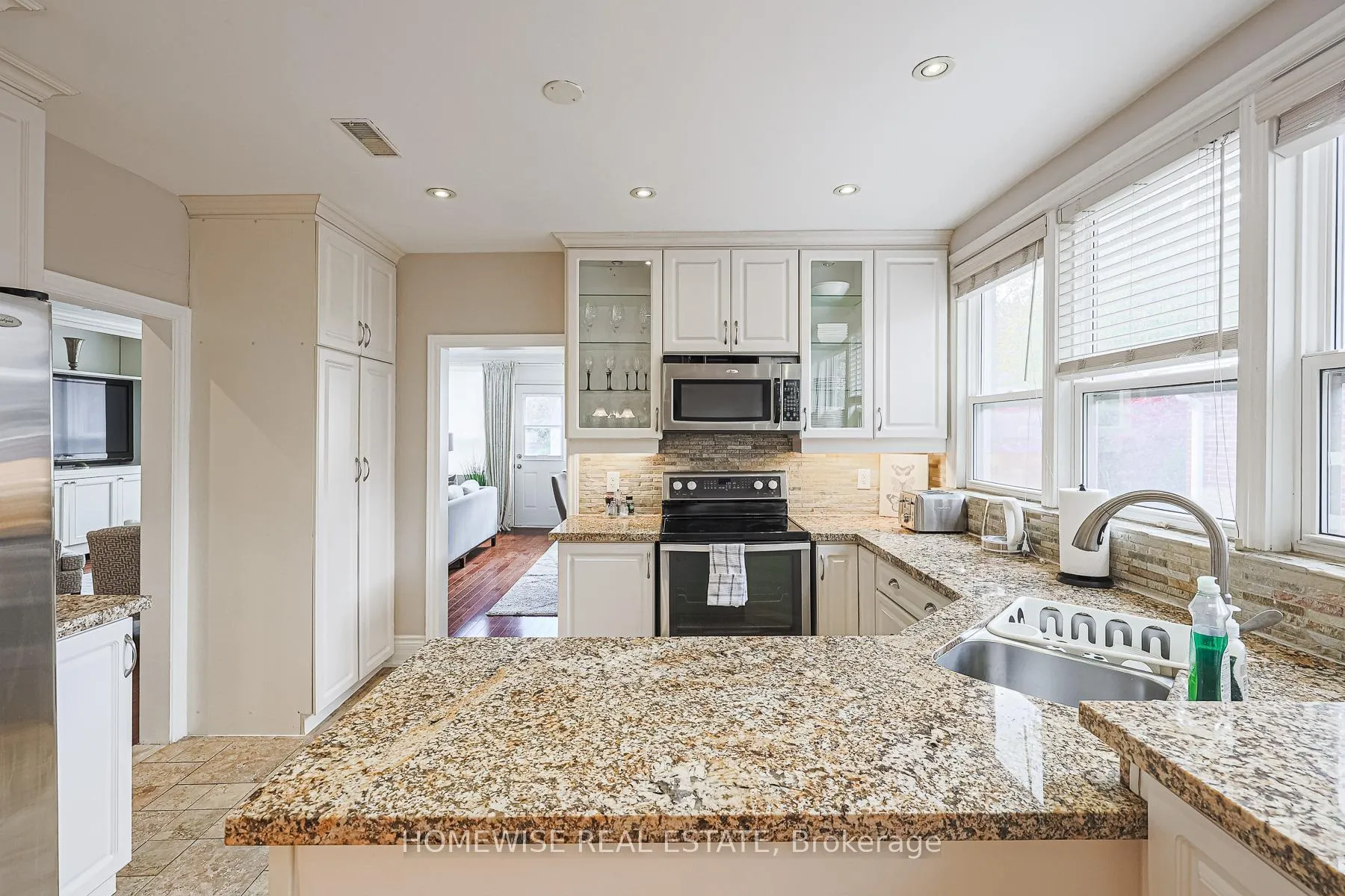 Photo 17 of Unit 4, 8 Ridge Hill Drive, Toronto, Forest Hill North — HOMEH