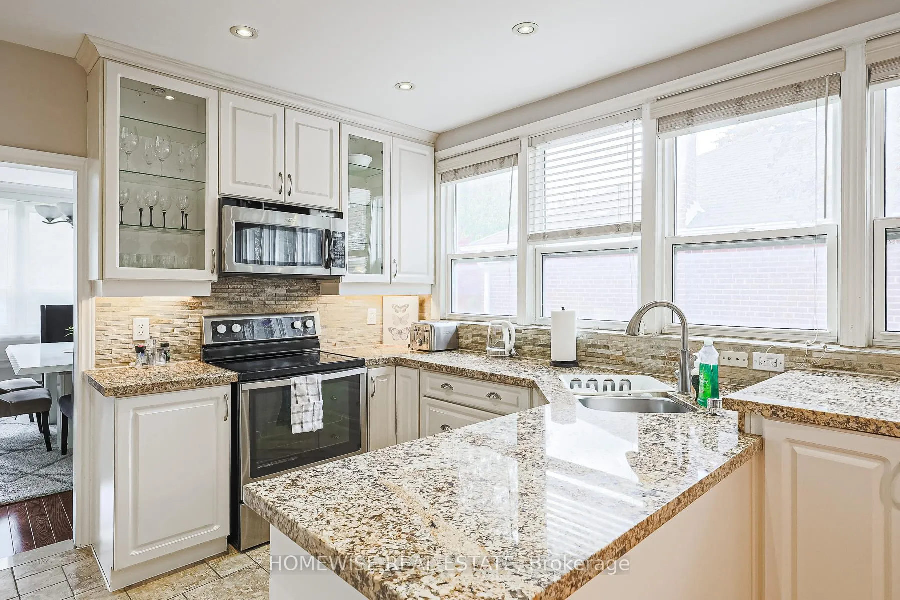 Photo 26 of Unit 4, 8 Ridge Hill Drive, Toronto, Forest Hill North — HOMEH