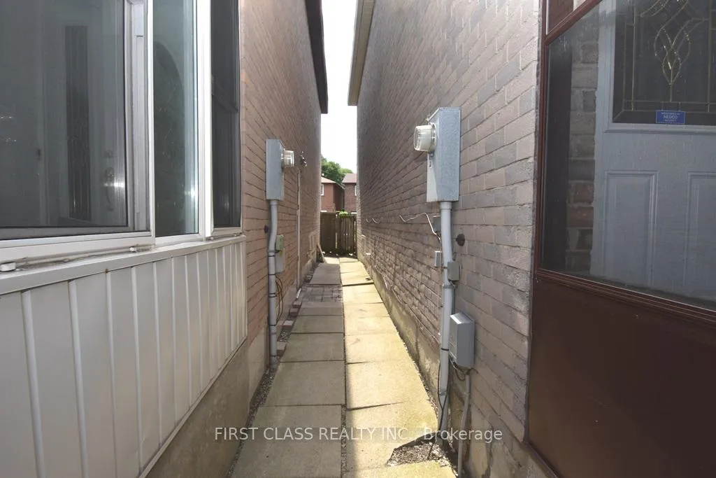 Photo 2 of Unit BSMT, 3 Halder Crescent, Markham, Milliken Mills East — HOMEH