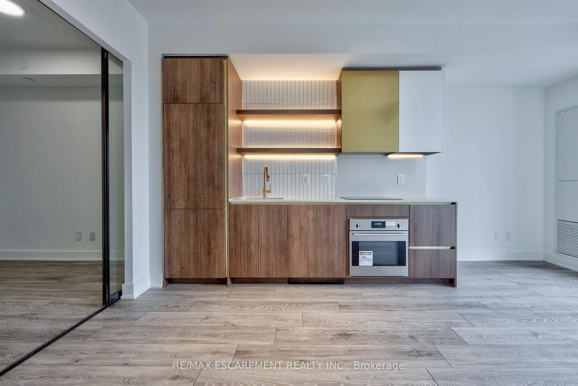 Photo 5 of Unit 514, 1285 Queen Street E, Toronto, Greenwood-Coxwell — HOMEH