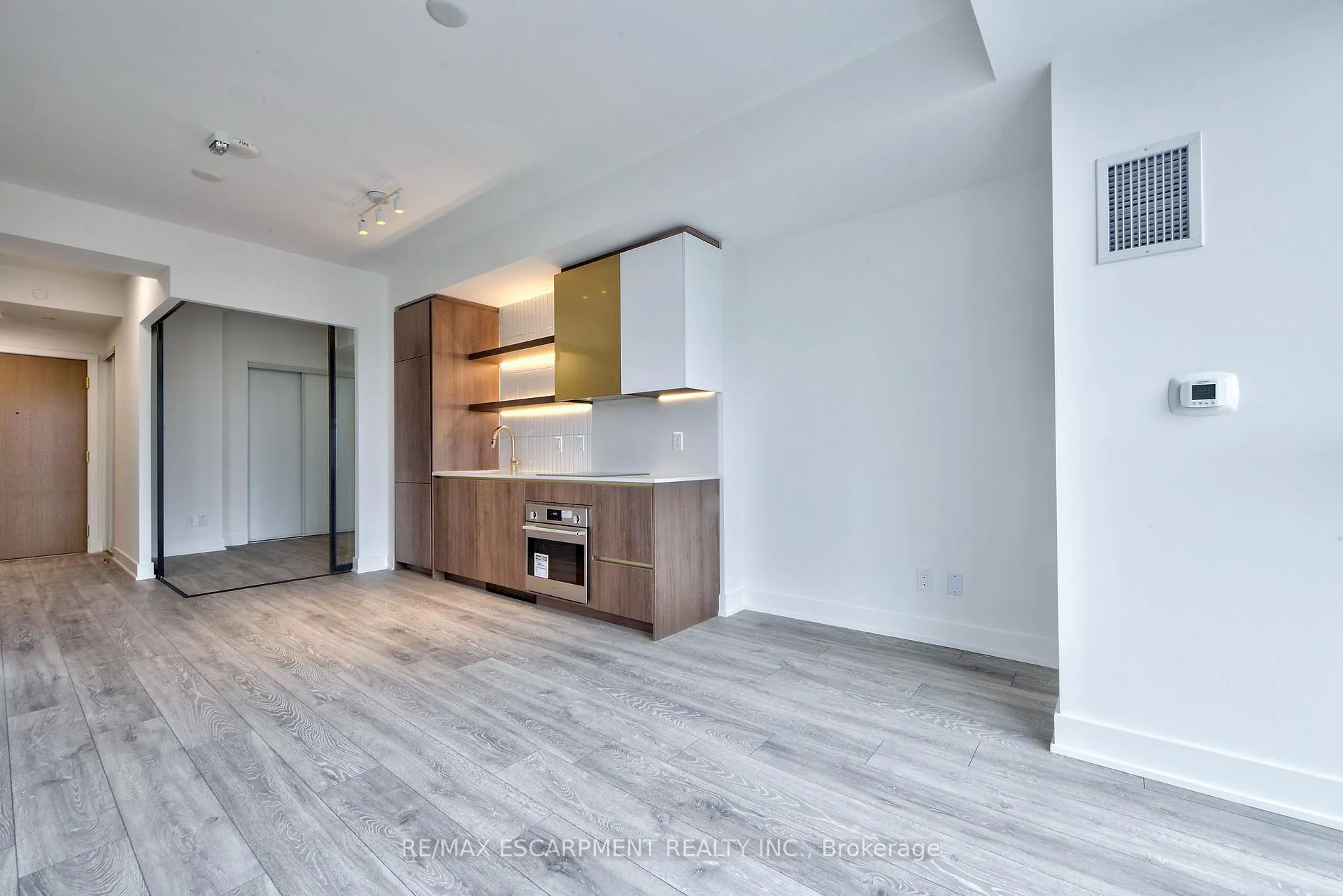 Photo 9 of Unit 514, 1285 Queen Street E, Toronto, Greenwood-Coxwell — HOMEH