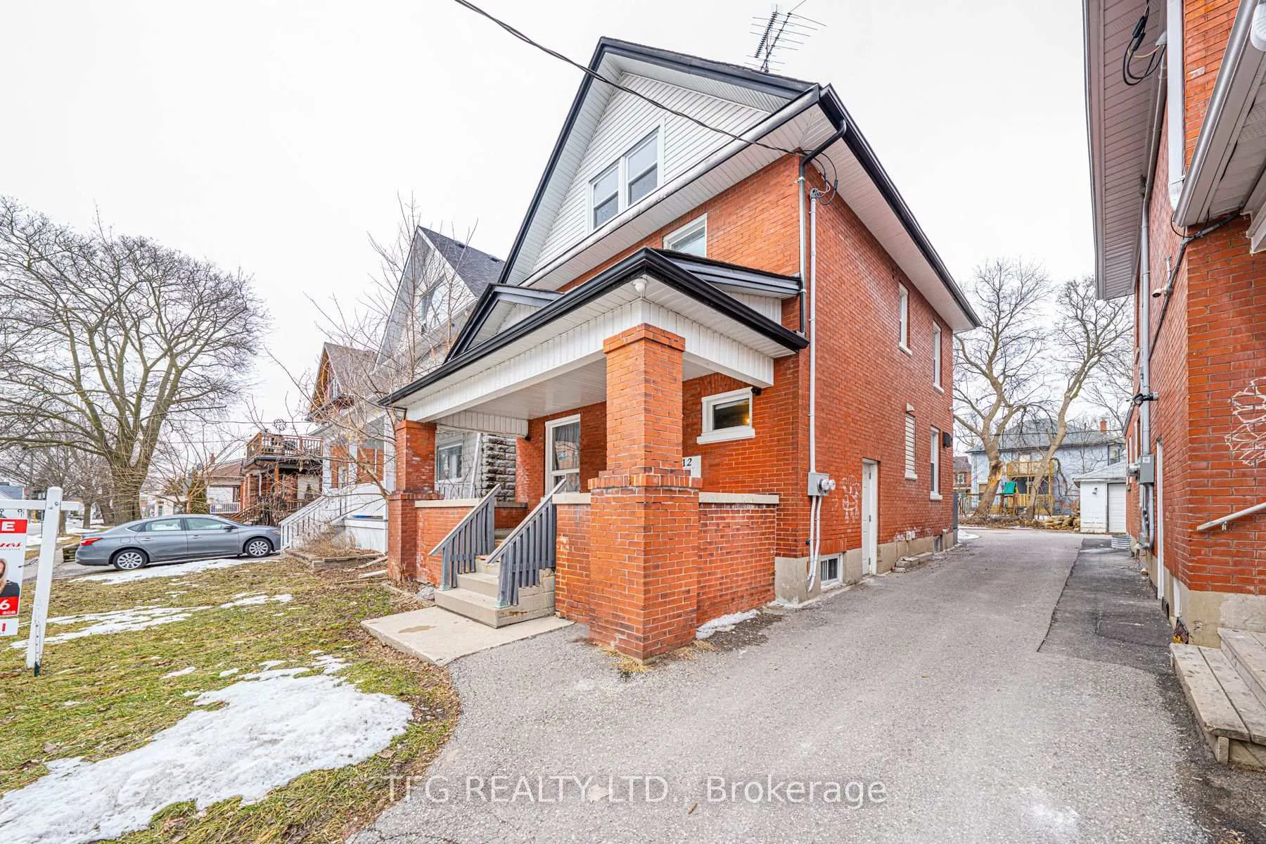 Photo 3 of Unit 2nd Floor, 112 Brock Street E, Oshawa, O'Neill — HOMEH