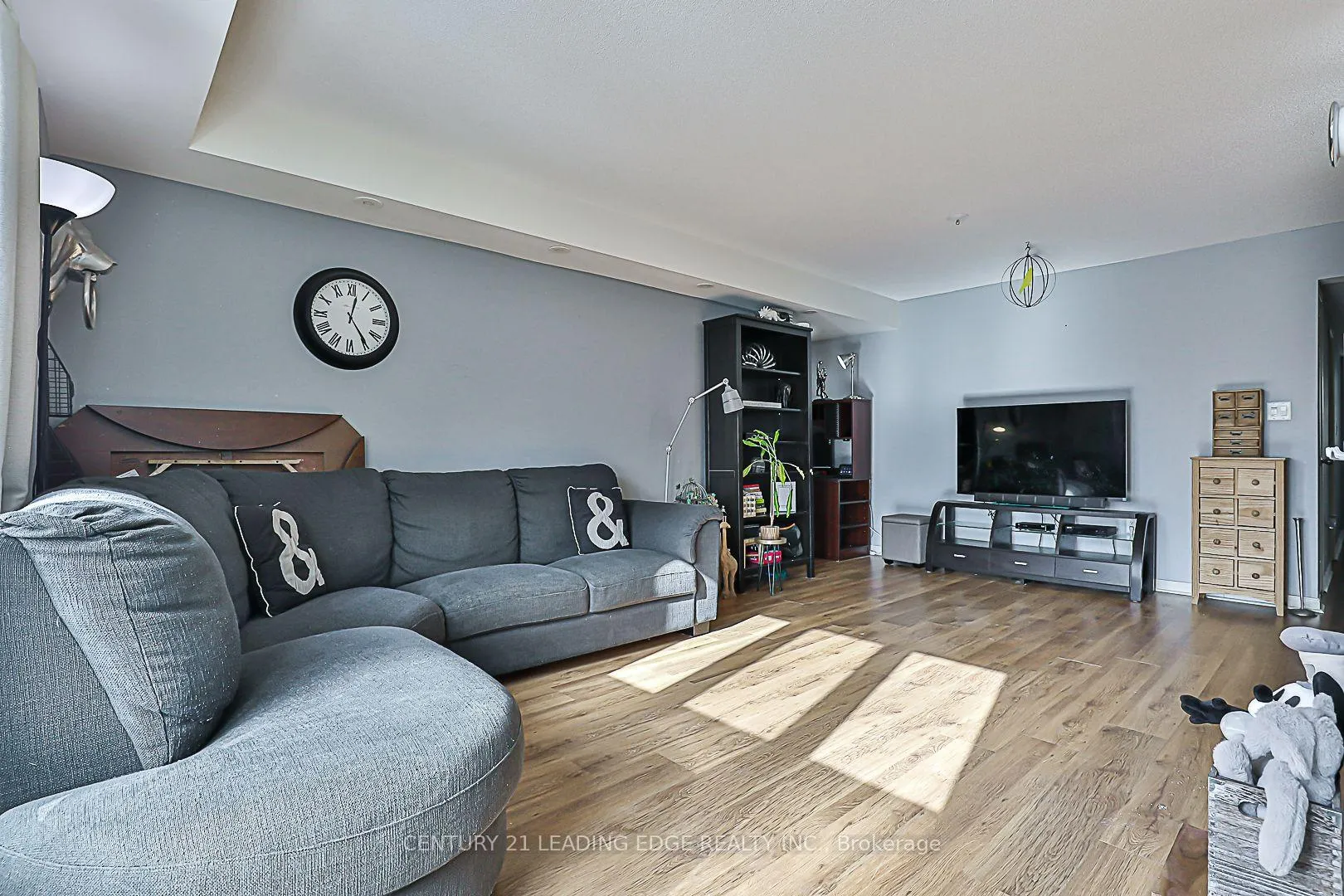 Photo 5 of 166 Louisbourg Way, Markham, Greensborough — HOMEH