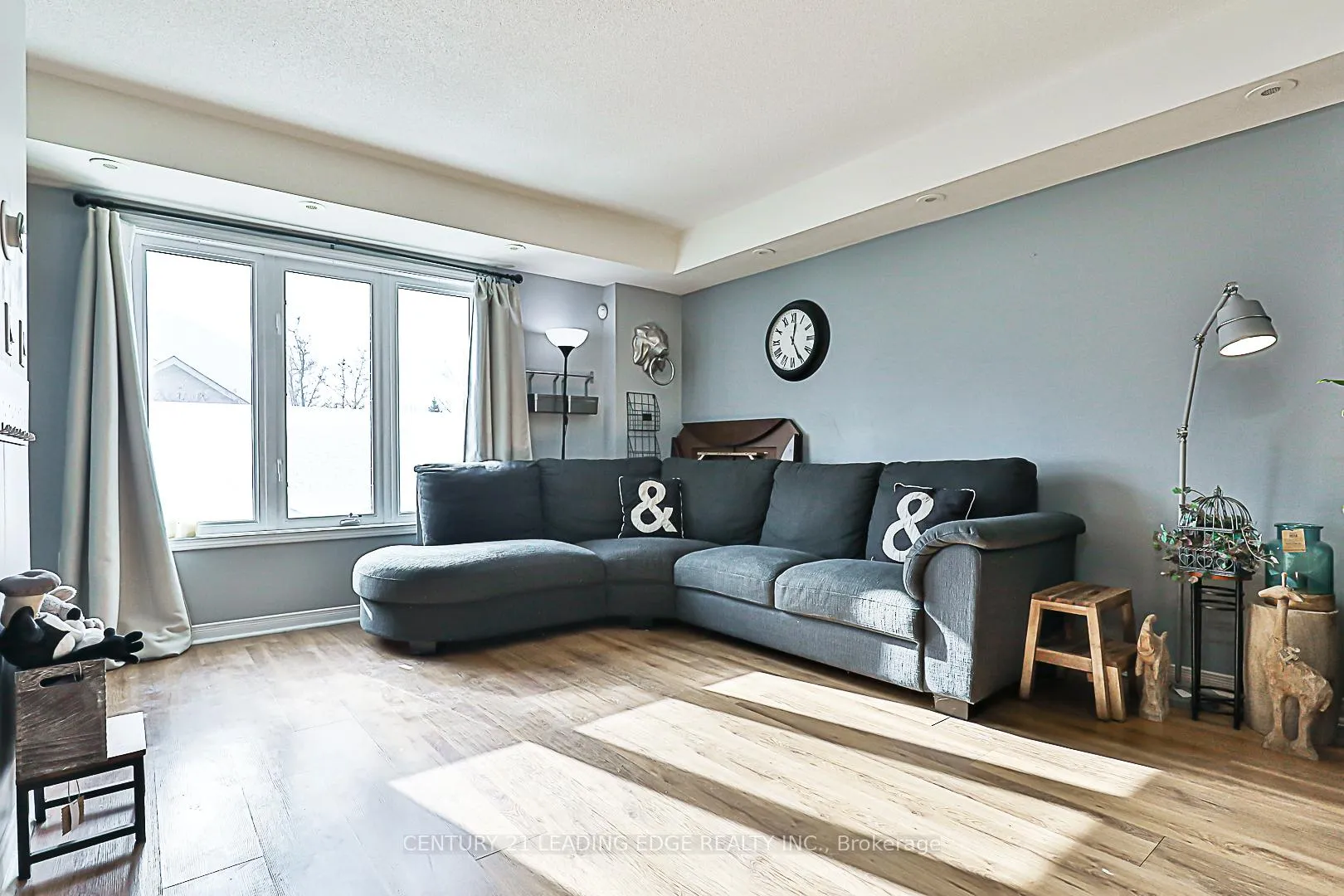 Photo 8 of 166 Louisbourg Way, Markham, Greensborough — HOMEH