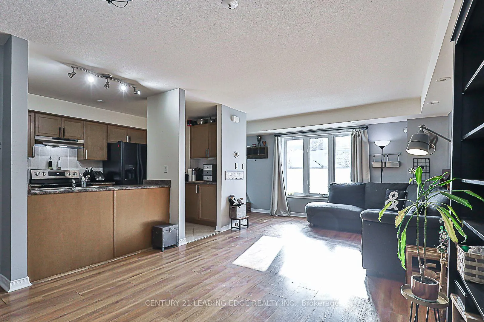 Photo 9 of 166 Louisbourg Way, Markham, Greensborough — HOMEH