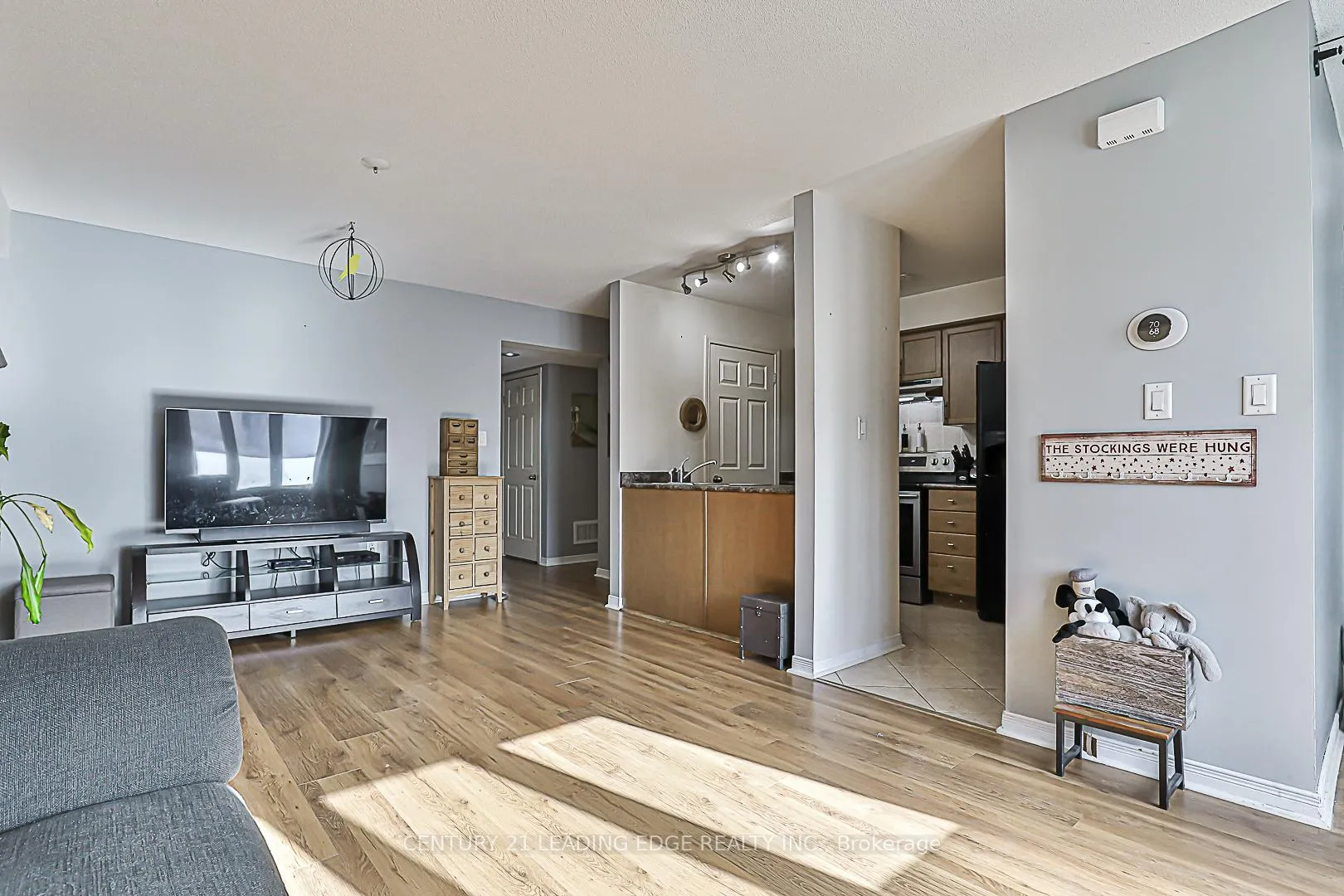 Photo 11 of 166 Louisbourg Way, Markham, Greensborough — HOMEH