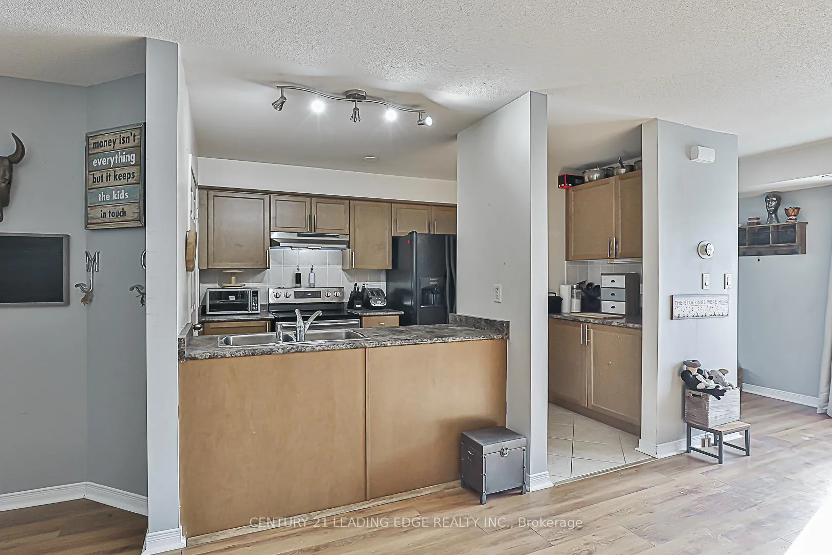 Photo 13 of 166 Louisbourg Way, Markham, Greensborough — HOMEH