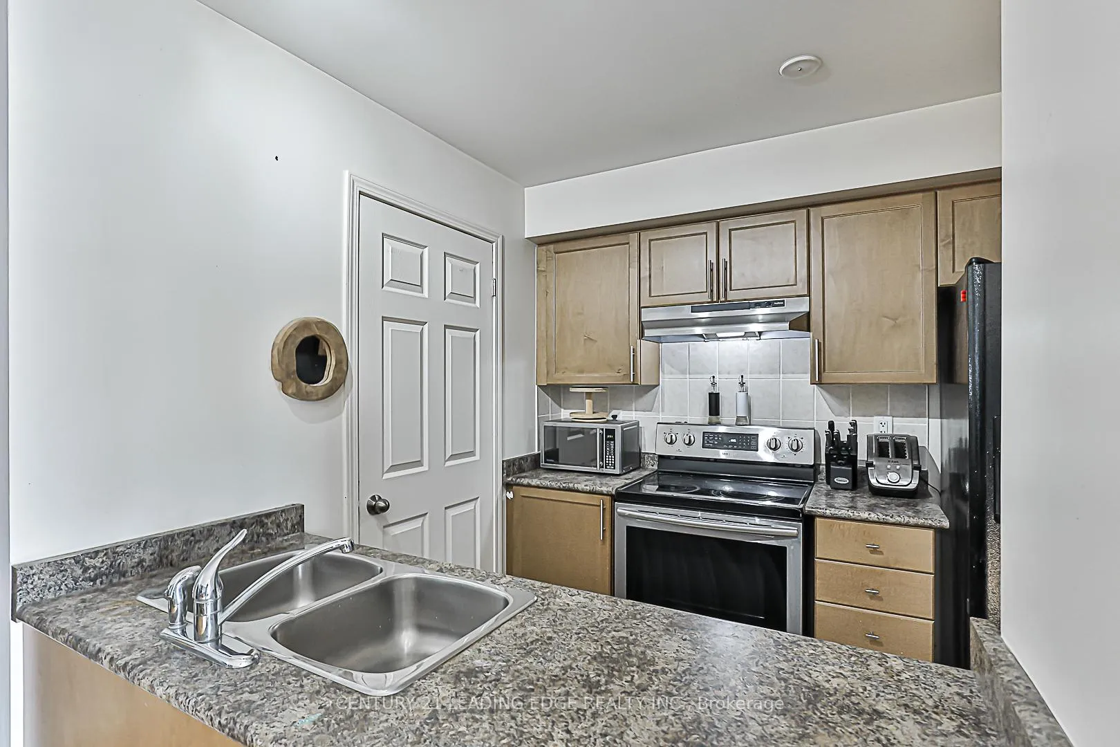 Photo 14 of 166 Louisbourg Way, Markham, Greensborough — HOMEH